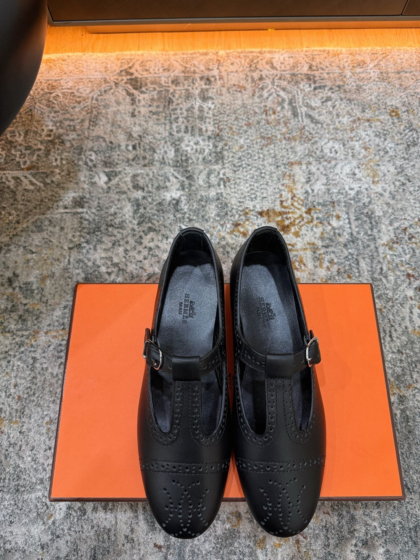 HM 26S PERFORATED BALLET FLATS IN BLACK CALFSKIN