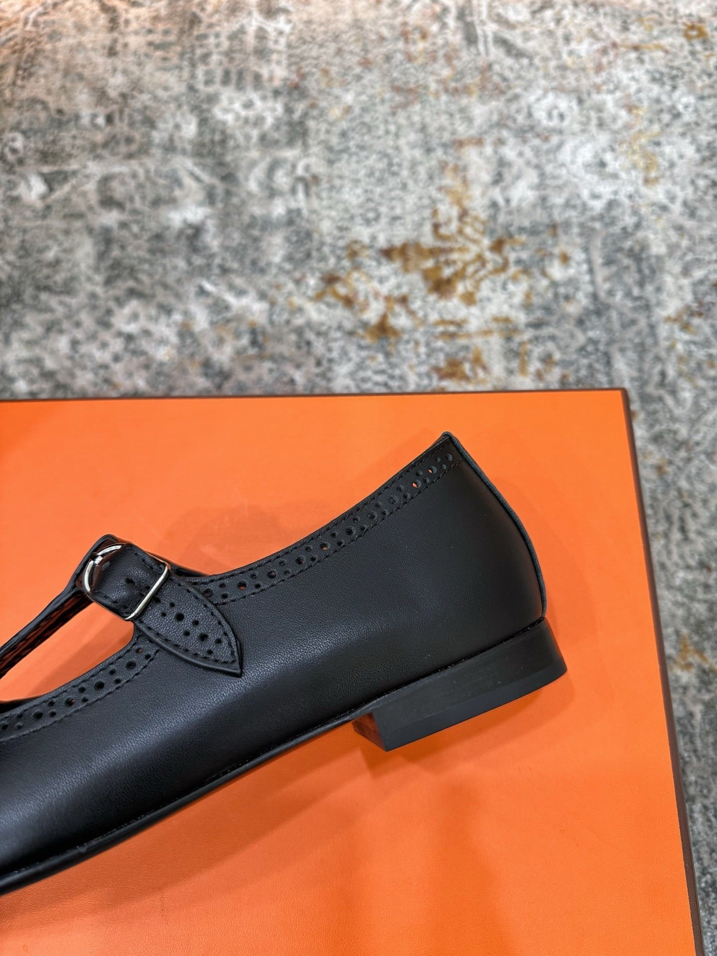 HM 26S PERFORATED BALLET FLATS IN BLACK CALFSKIN