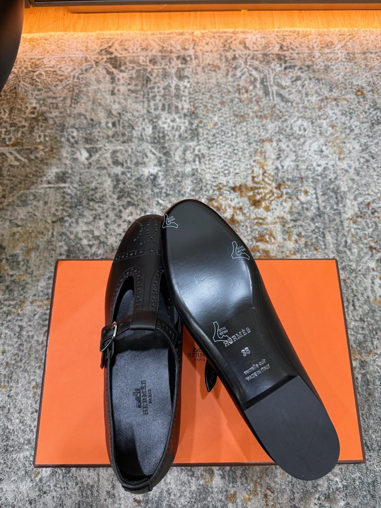HM 26S PERFORATED BALLET FLATS IN BLACK CALFSKIN