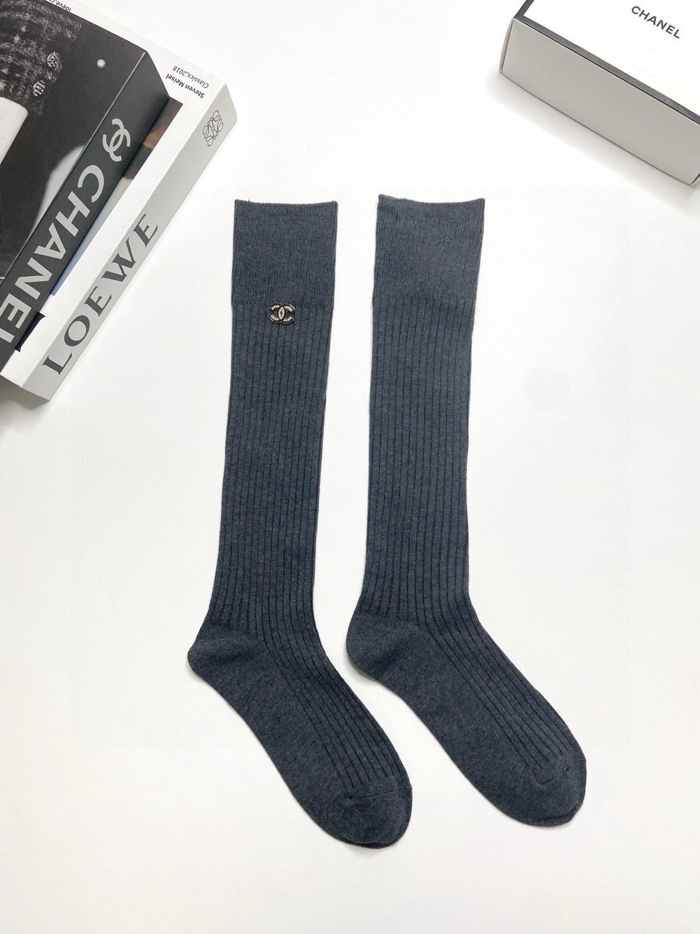 CHANEL 26S CREW SOCKS 403629 (1 BOX)