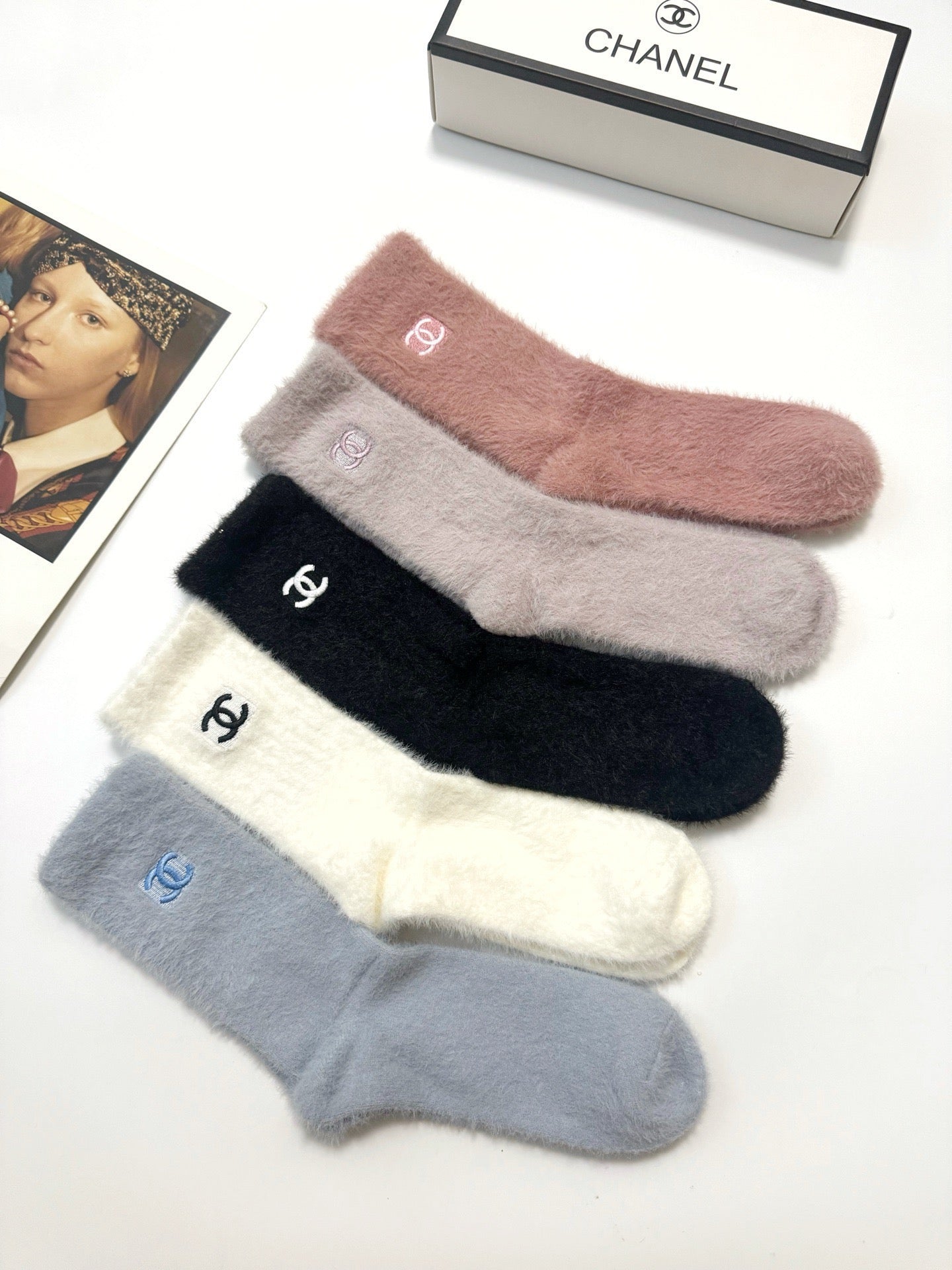CHANEL 26S CREW SOCKS 403634 (1 BOX)