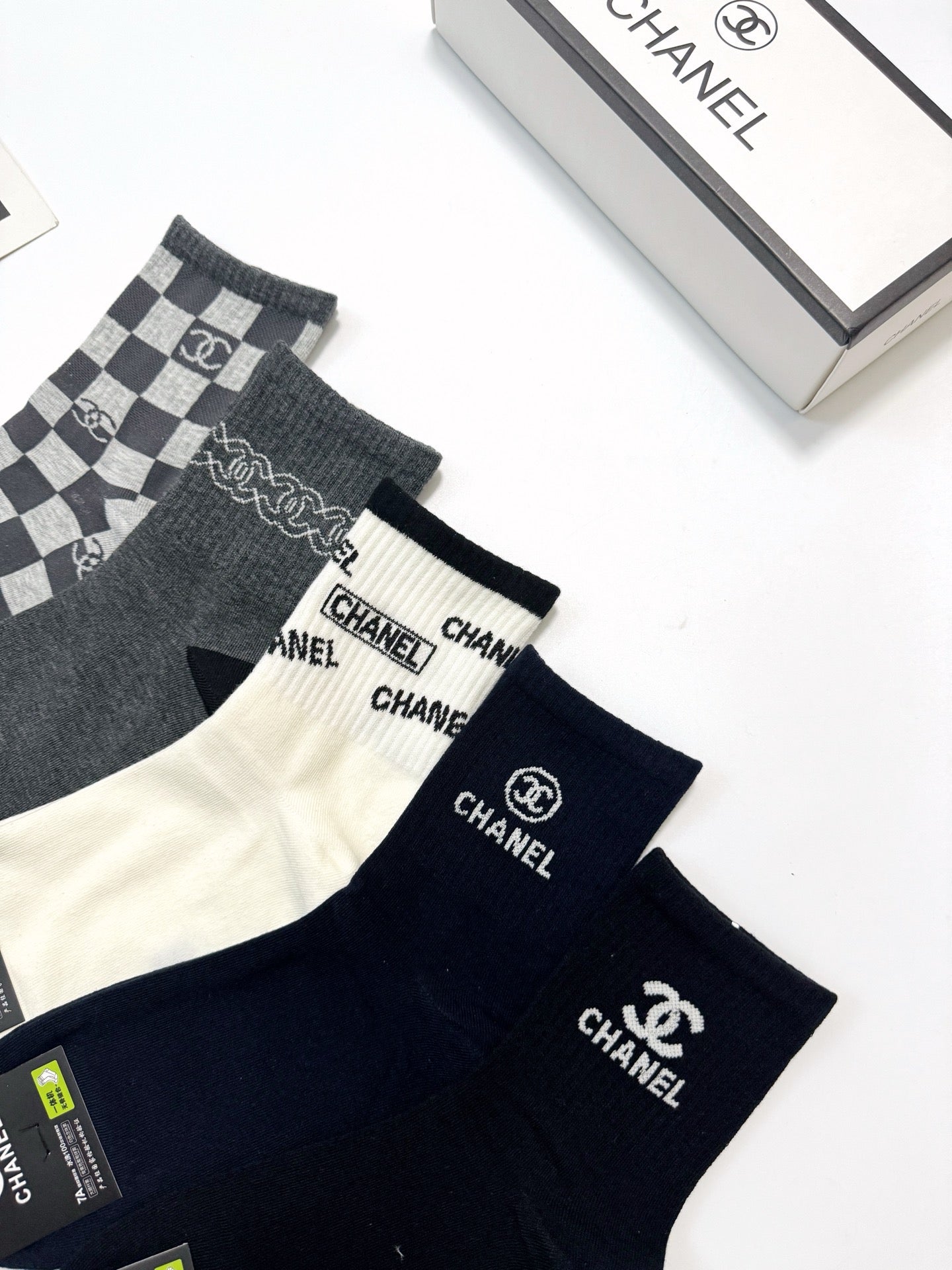 CHANEL 26S CREW SOCKS 405368 (1 BOX)