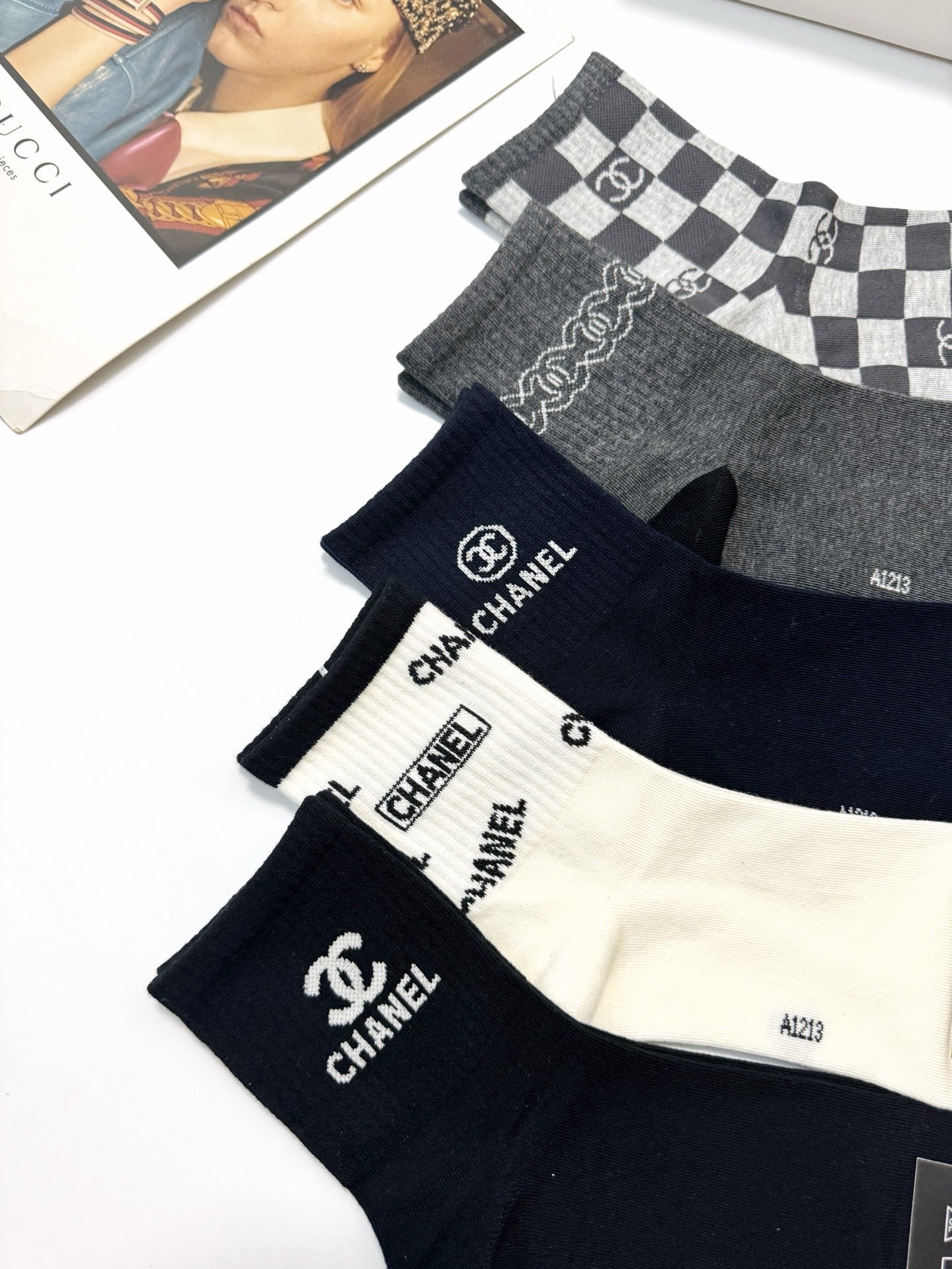 CHANEL 26S CREW SOCKS 405368 (1 BOX)