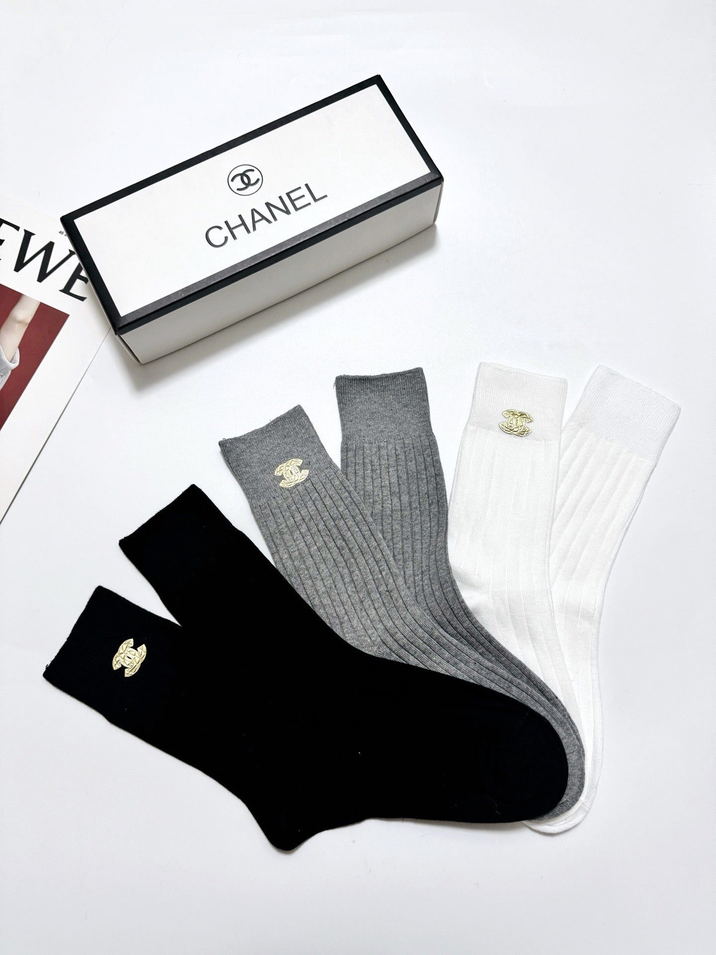 CHANEL 26S CREW SOCKS 405379 (1 BOX)