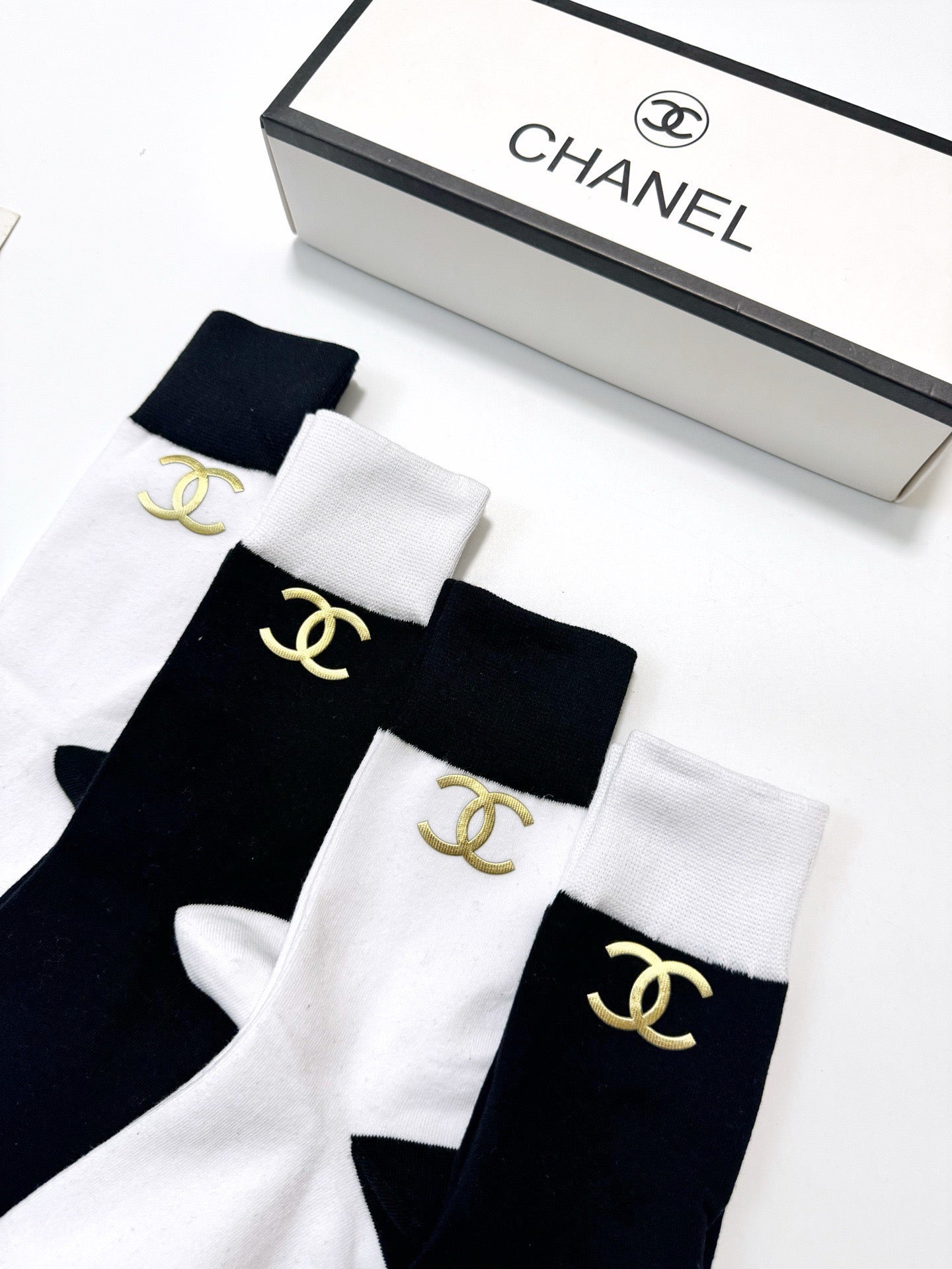 CHANEL 26S CREW SOCKS 408726 (1 BOX)