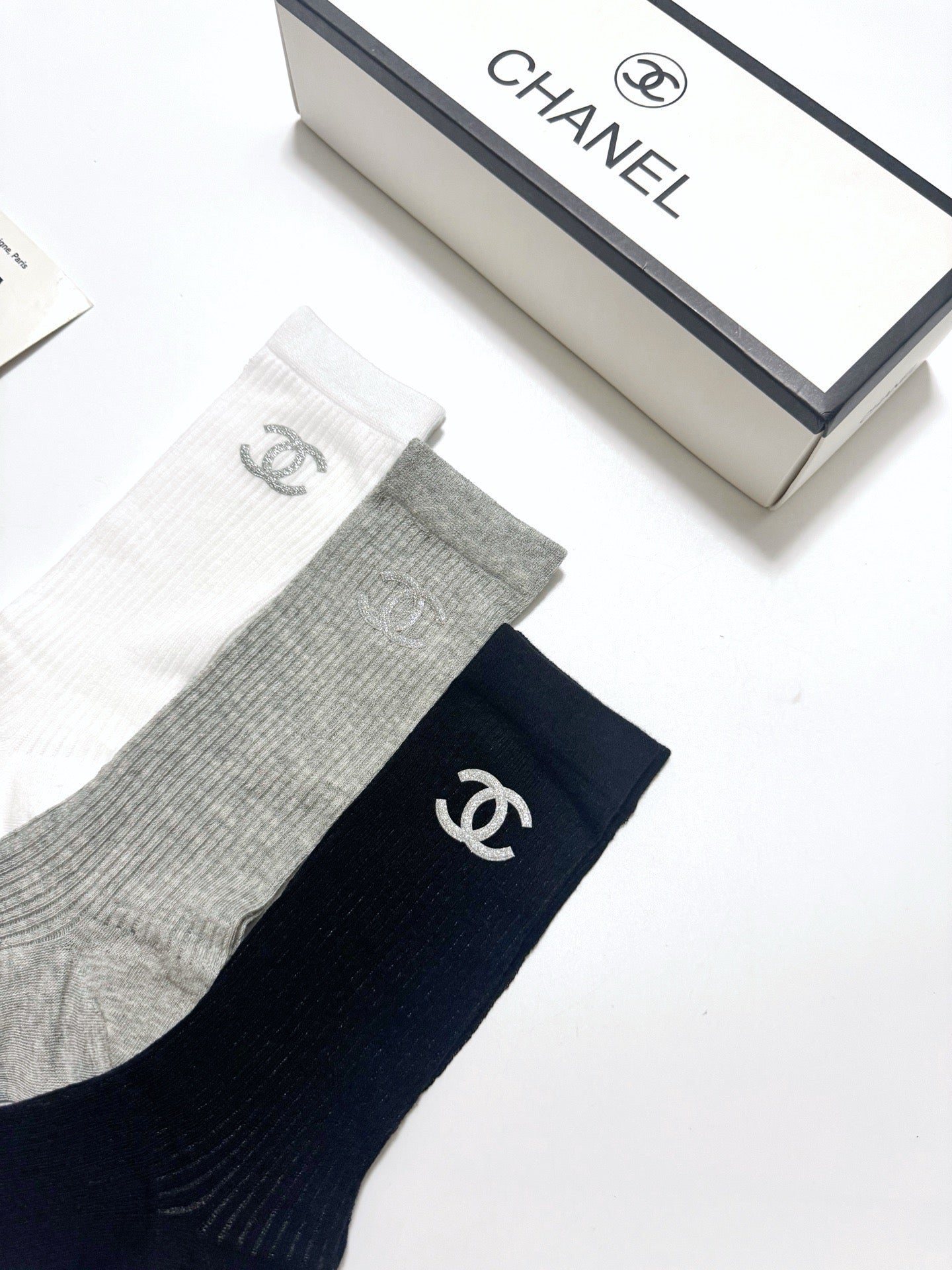 CHANEL 26S CREW SOCKS 408734 (1 BOX)