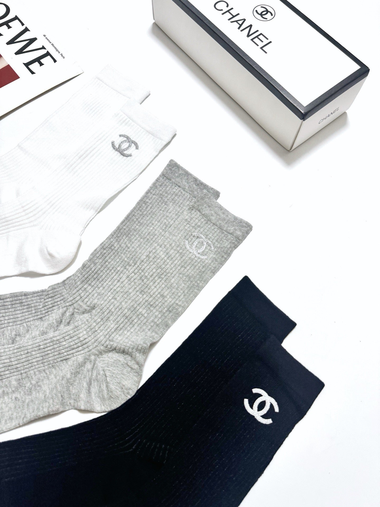 CHANEL 26S CREW SOCKS 408734 (1 BOX)
