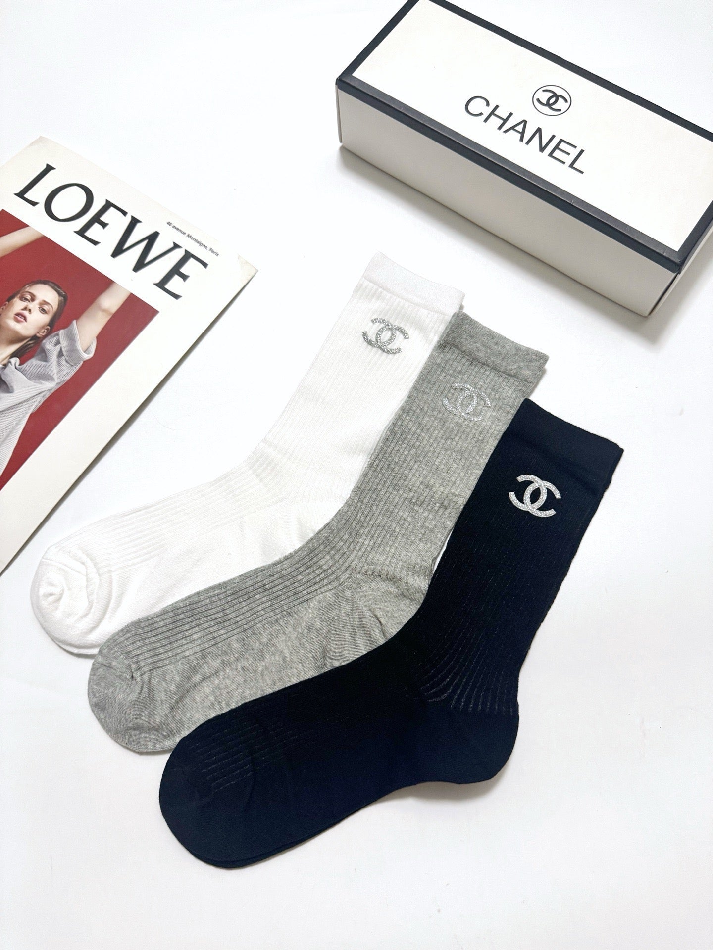 CHANEL 26S CREW SOCKS 408734 (1 BOX)