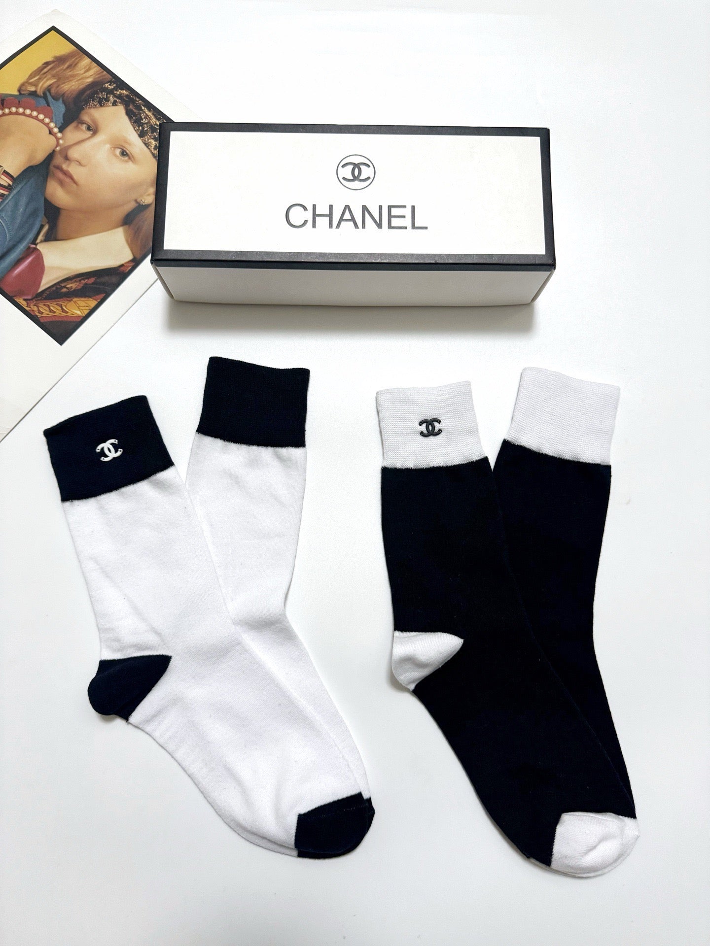 CHANEL 26S CREW SOCKS 410289 (1 BOX)