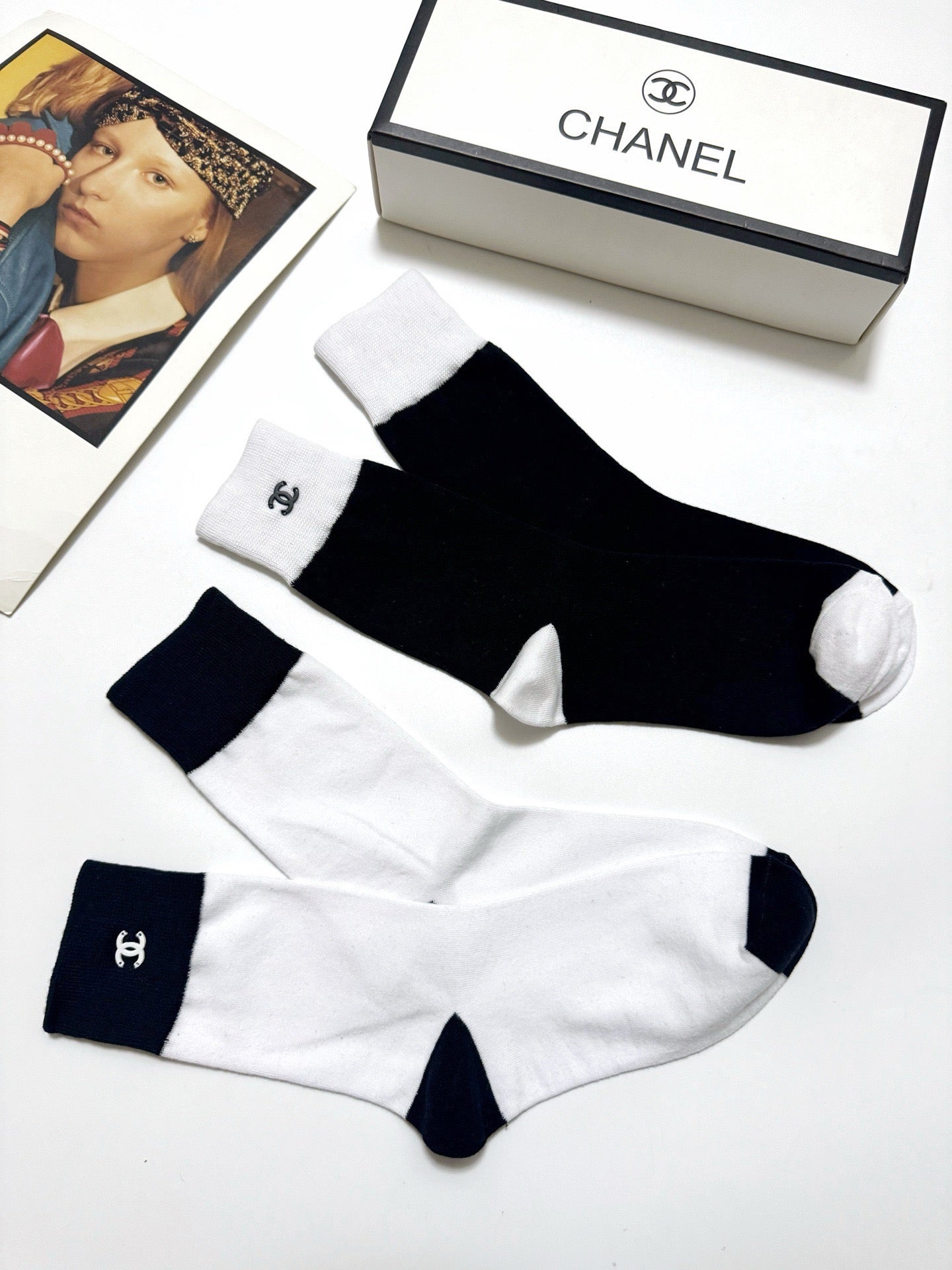 CHANEL 26S CREW SOCKS 410289 (1 BOX)