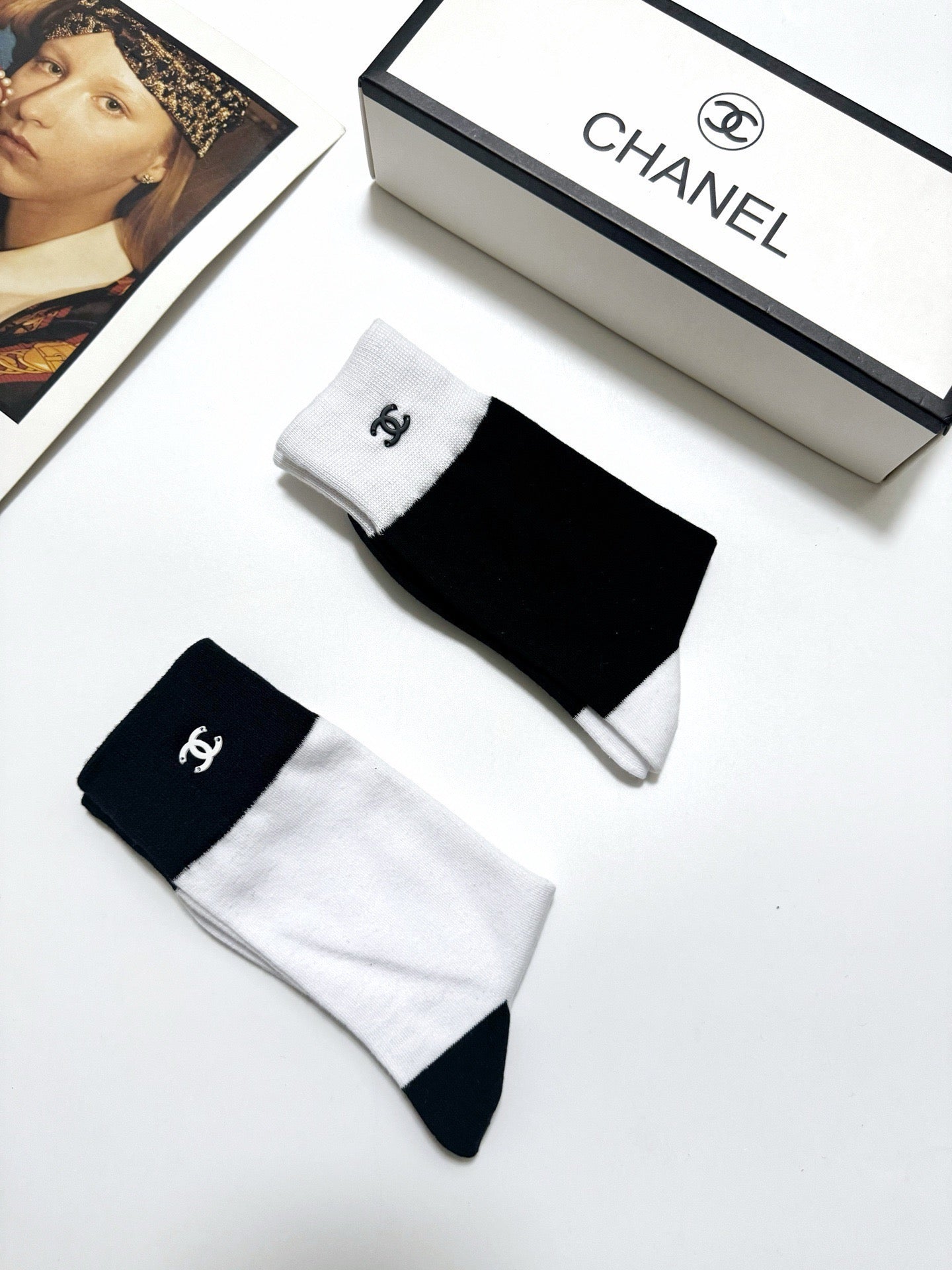 CHANEL 26S CREW SOCKS 410289 (1 BOX)