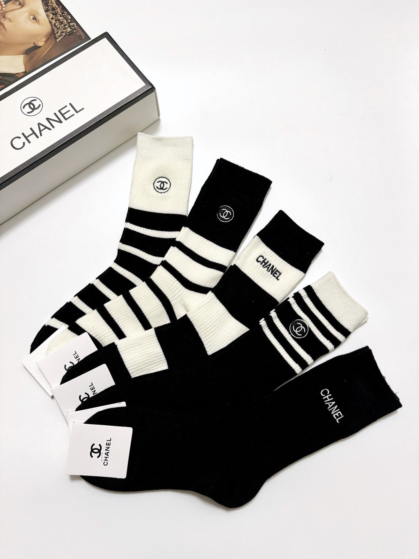 CHANEL 26S CREW SOCKS 412433 (1 BOX)
