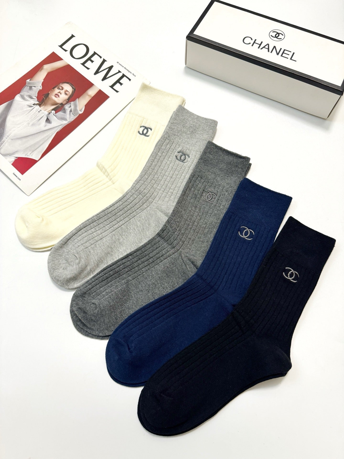 CHANEL 26S CREW SOCKS 412435 (1 BOX)