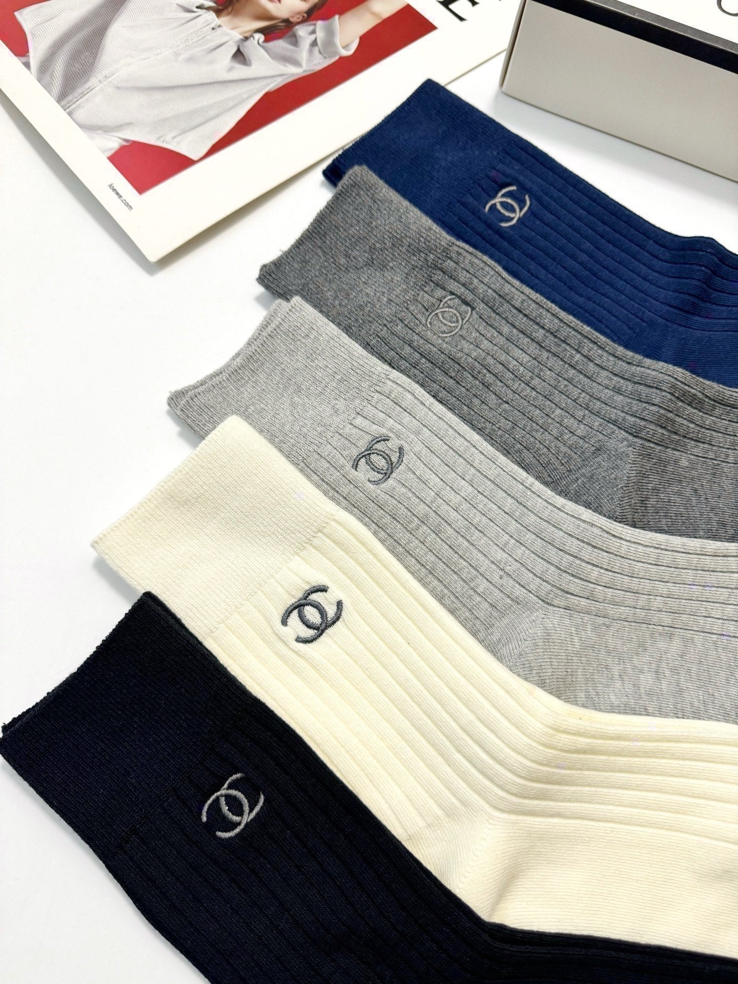 CHANEL 26S CREW SOCKS 412435 (1 BOX)