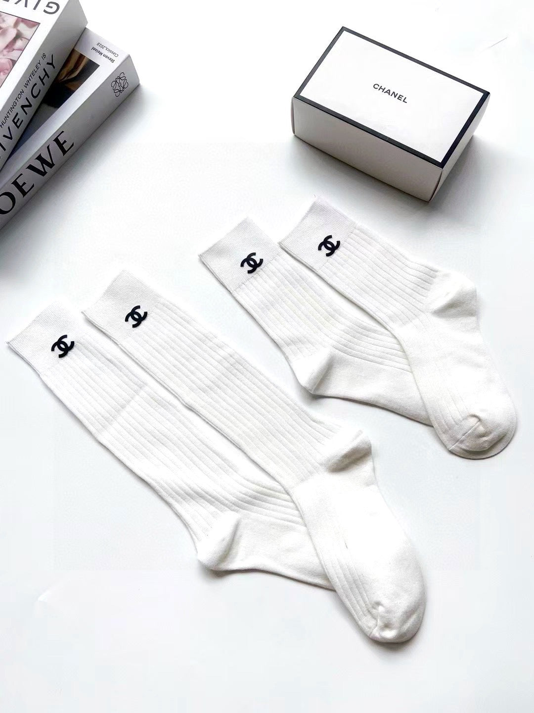 CHANEL 26S CREW SOCKS 412439 (1 BOX)