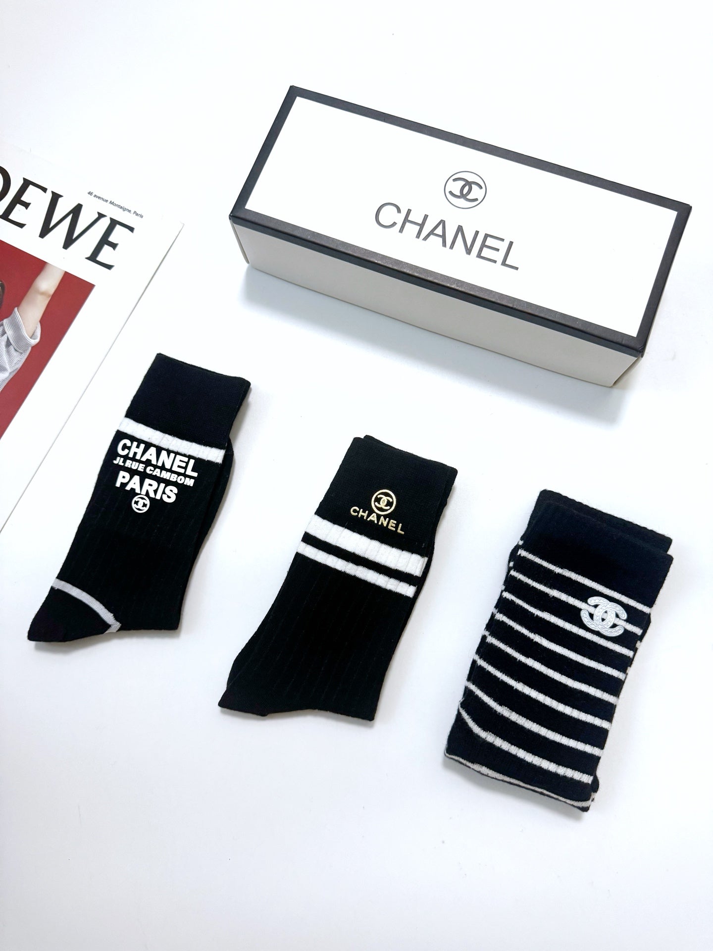 CHANEL 26S CREW SOCKS 412445 (1 BOX)