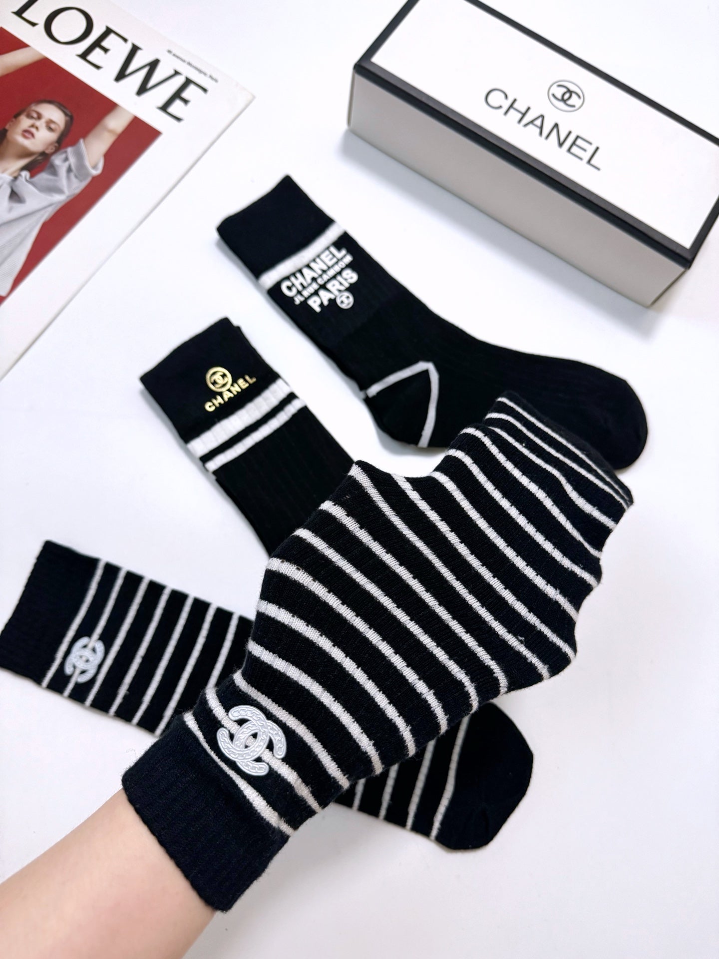 CHANEL 26S CREW SOCKS 412445 (1 BOX)