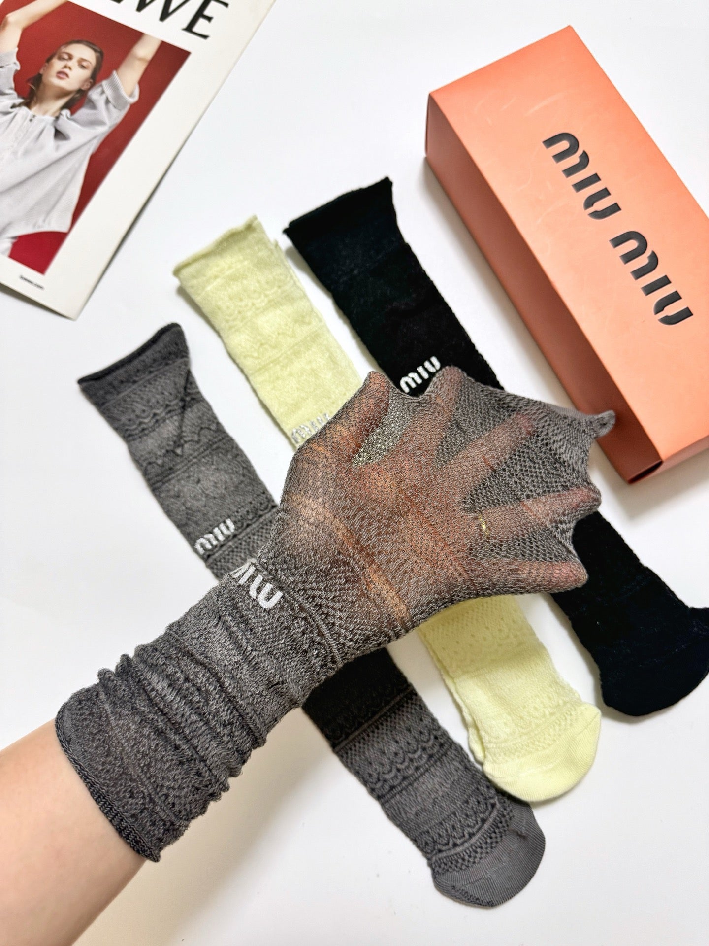 MIUMIU 26S CREW SOCKS 413929 (1 BOX)