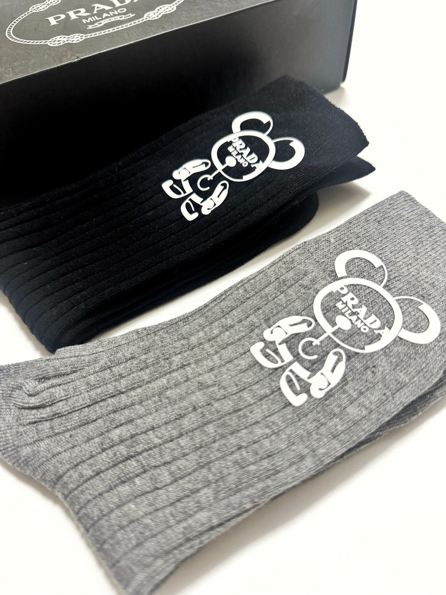 PRADA 26S CREW SOCKS 415681 (1 BOX)