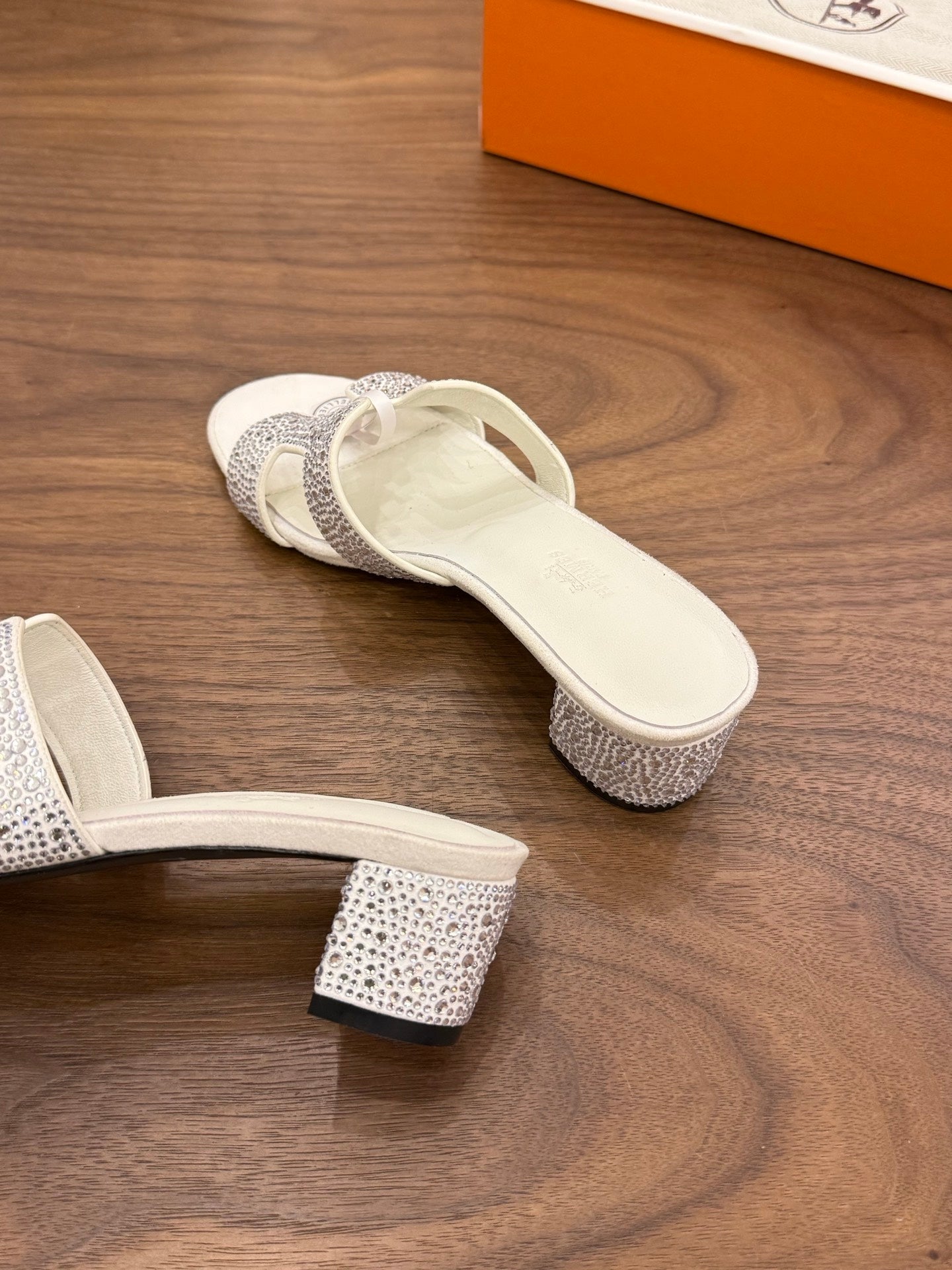 HM 26S OASIS SANDAL IN IVORY WHITE SUEDE WITH CRYSTALS
