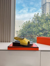 FLAT SANDAL IN CORN YELLOW CALFSKIN