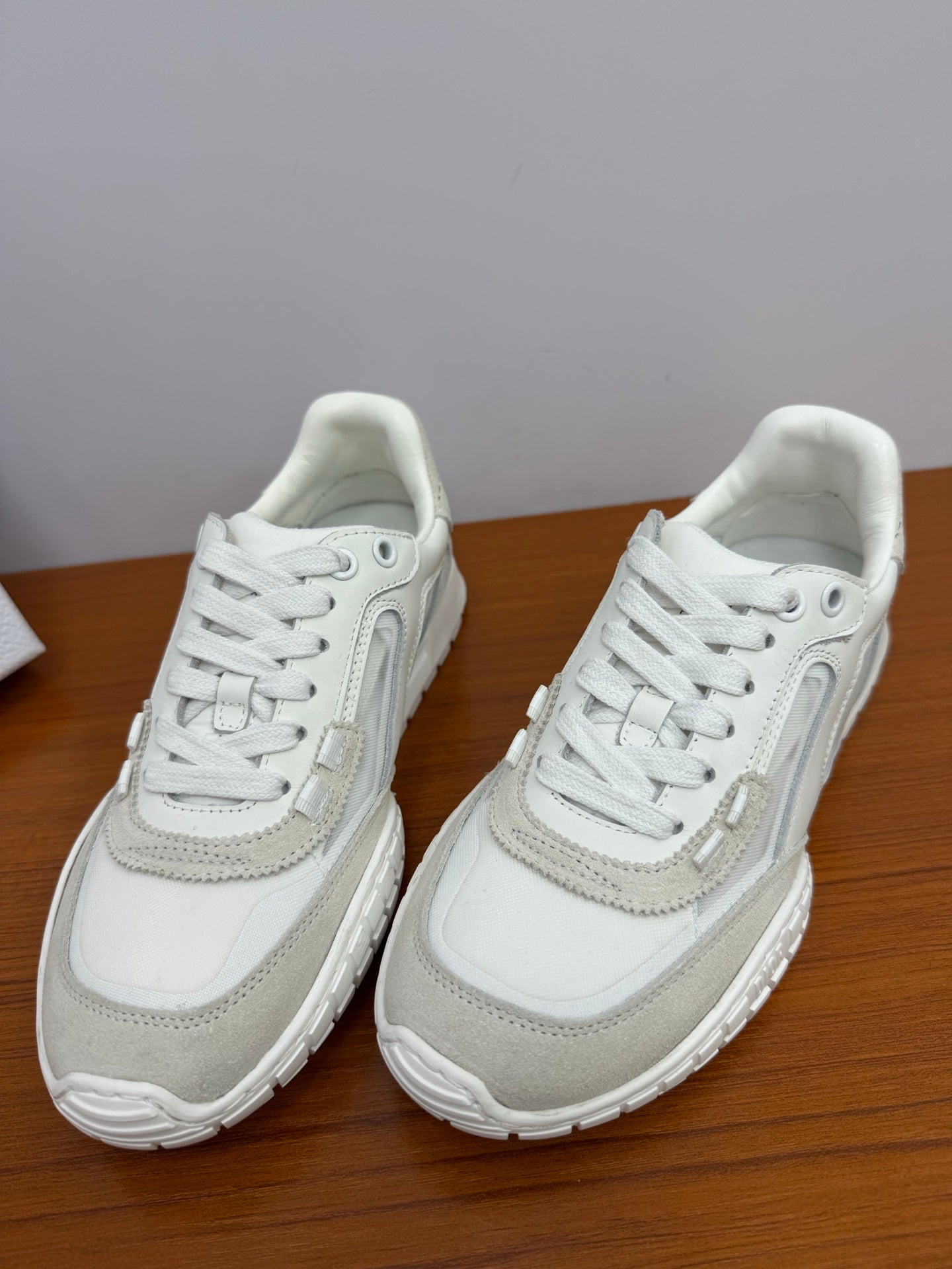 DIOR 26S SNEAKERS IN WHITE AND LIGHT GRAY SUEDE AND CALFSKIN