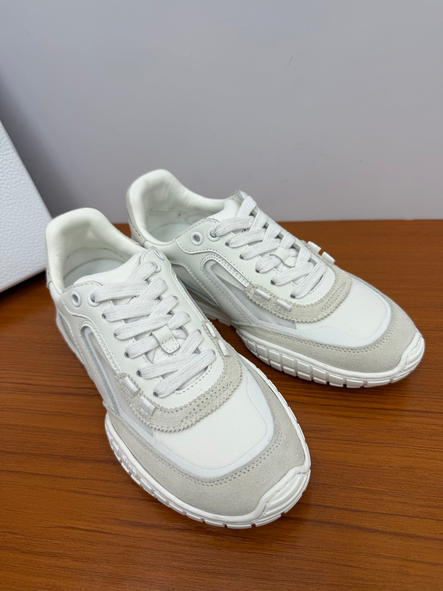 DIOR 26S SNEAKERS IN WHITE AND LIGHT GRAY SUEDE AND CALFSKIN