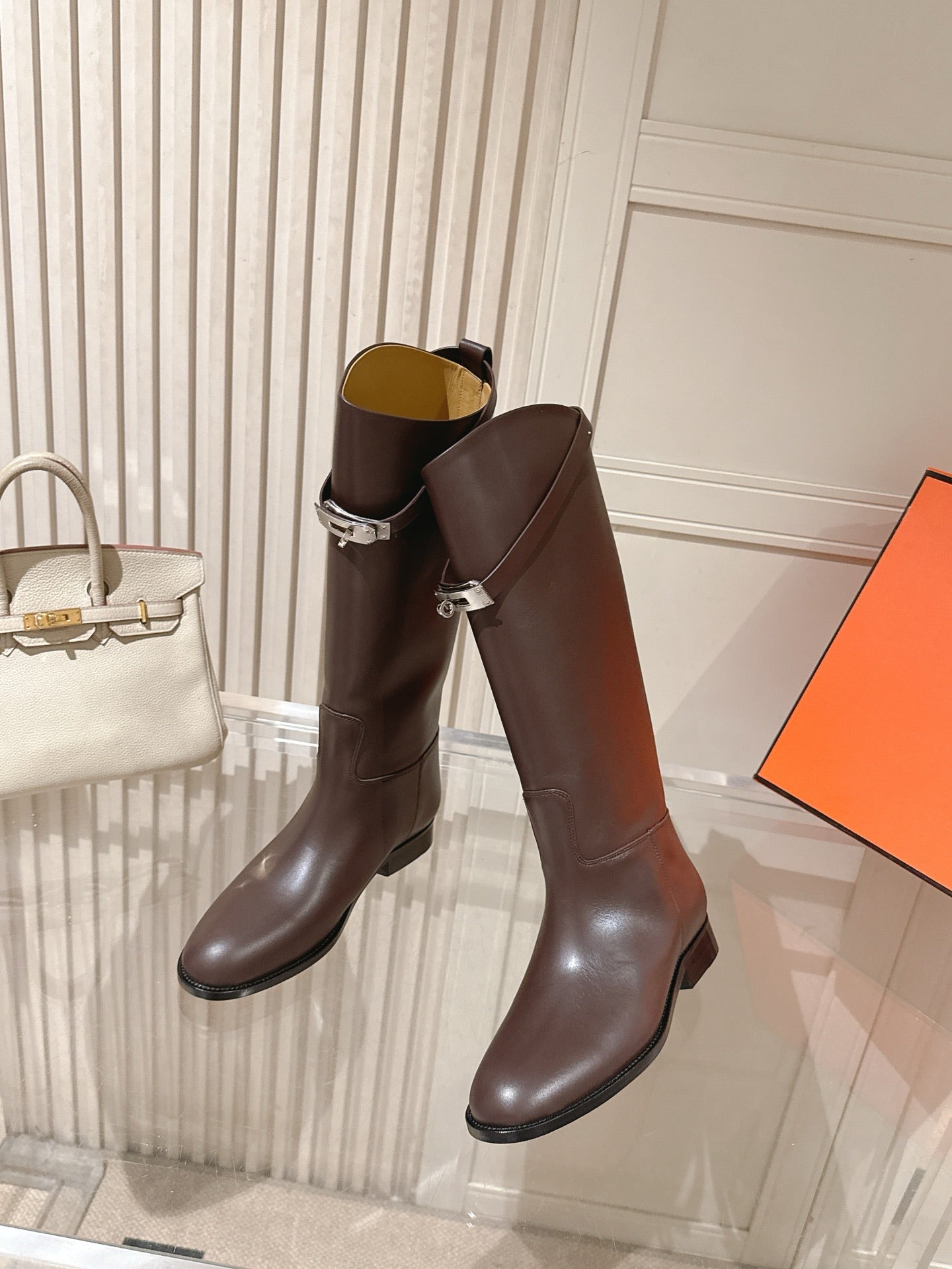 HM 26S TALL FLAT BOOTS IN DARK BROWN CALFSKIN