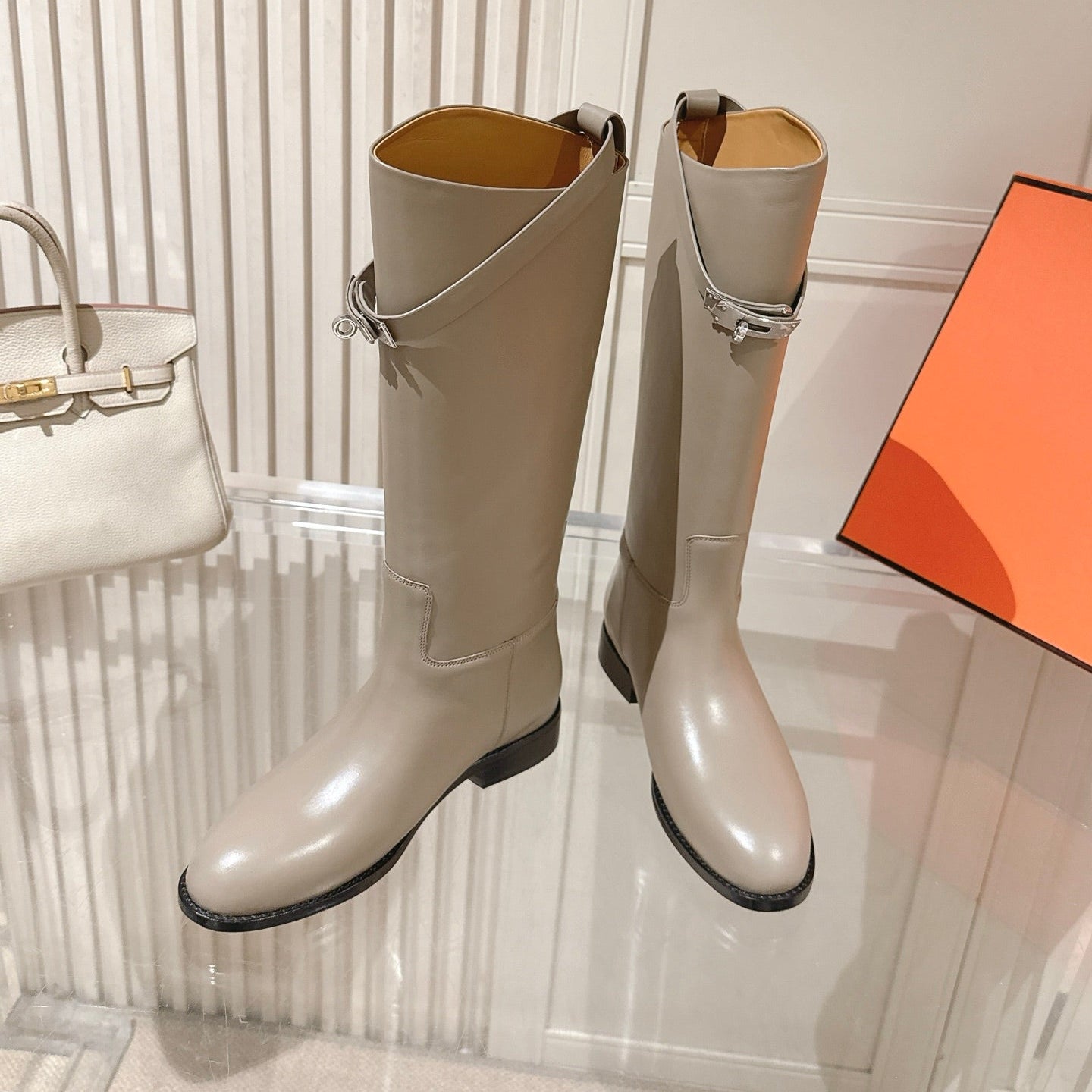 HM 26S TALL FLAT BOOTS IN GREYISH BEIGE CALFSKIN