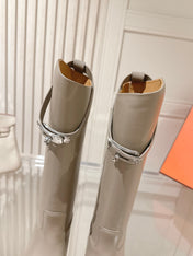 HM 26S TALL FLAT BOOTS IN GREYISH BEIGE CALFSKIN
