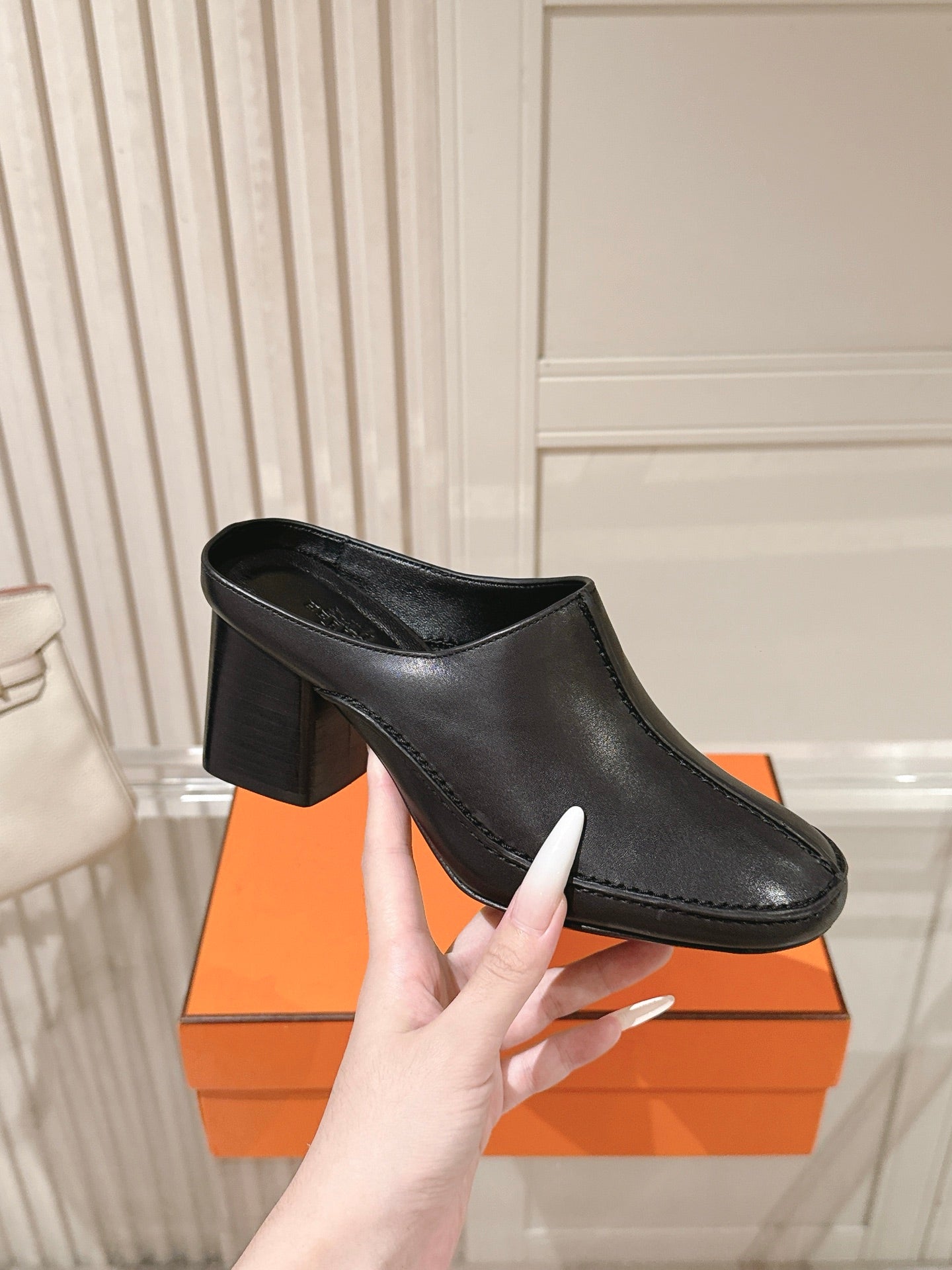 HM 26S HEEL MULES 65 MM IN BLACK CALFSKIN