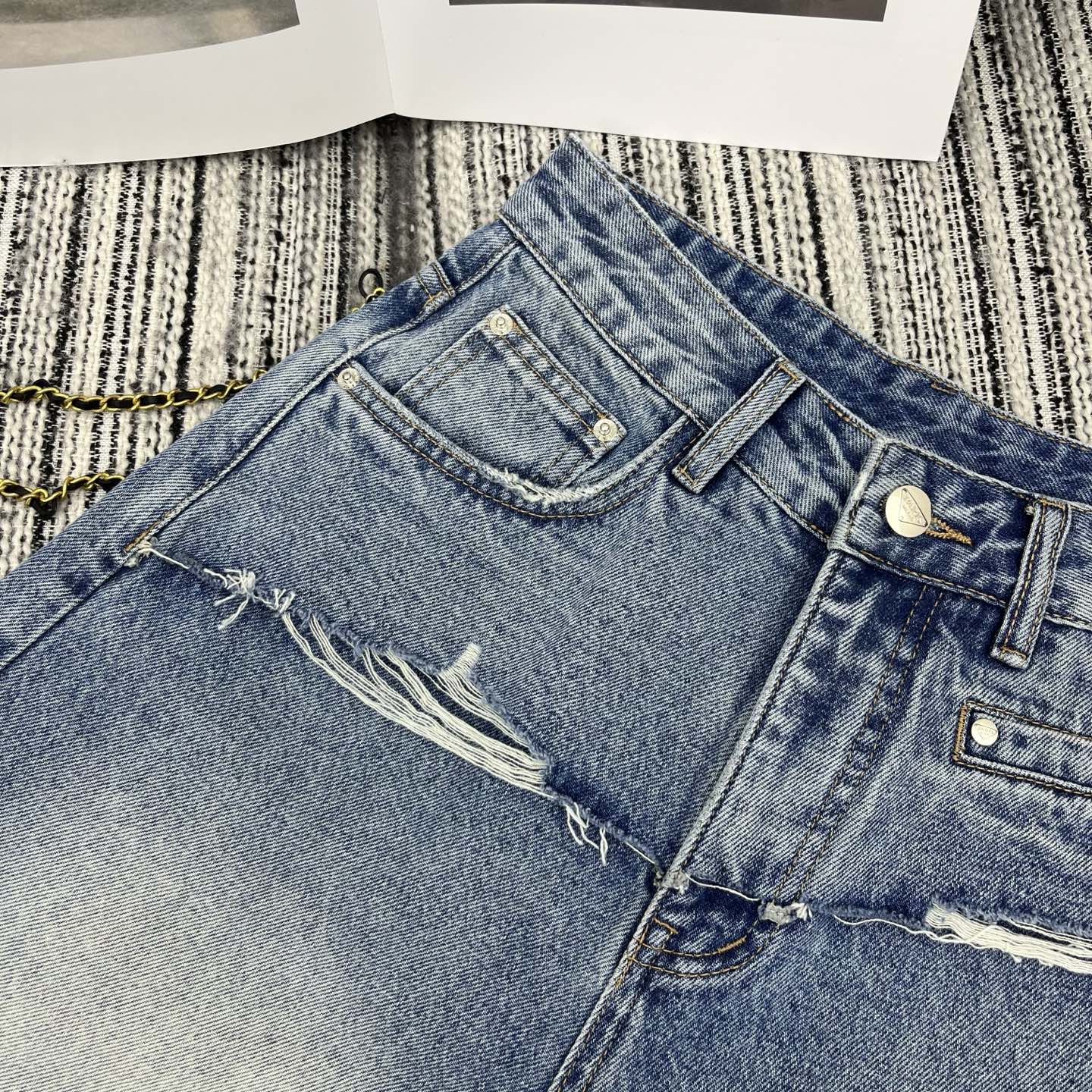 PRADA 26S WIDE-LEG DENIM SHORTS 1060