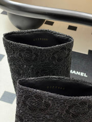 CC FLORAL BOOTS 60MM IN BLACK CALFSKIN WITH GOLD CHAIN