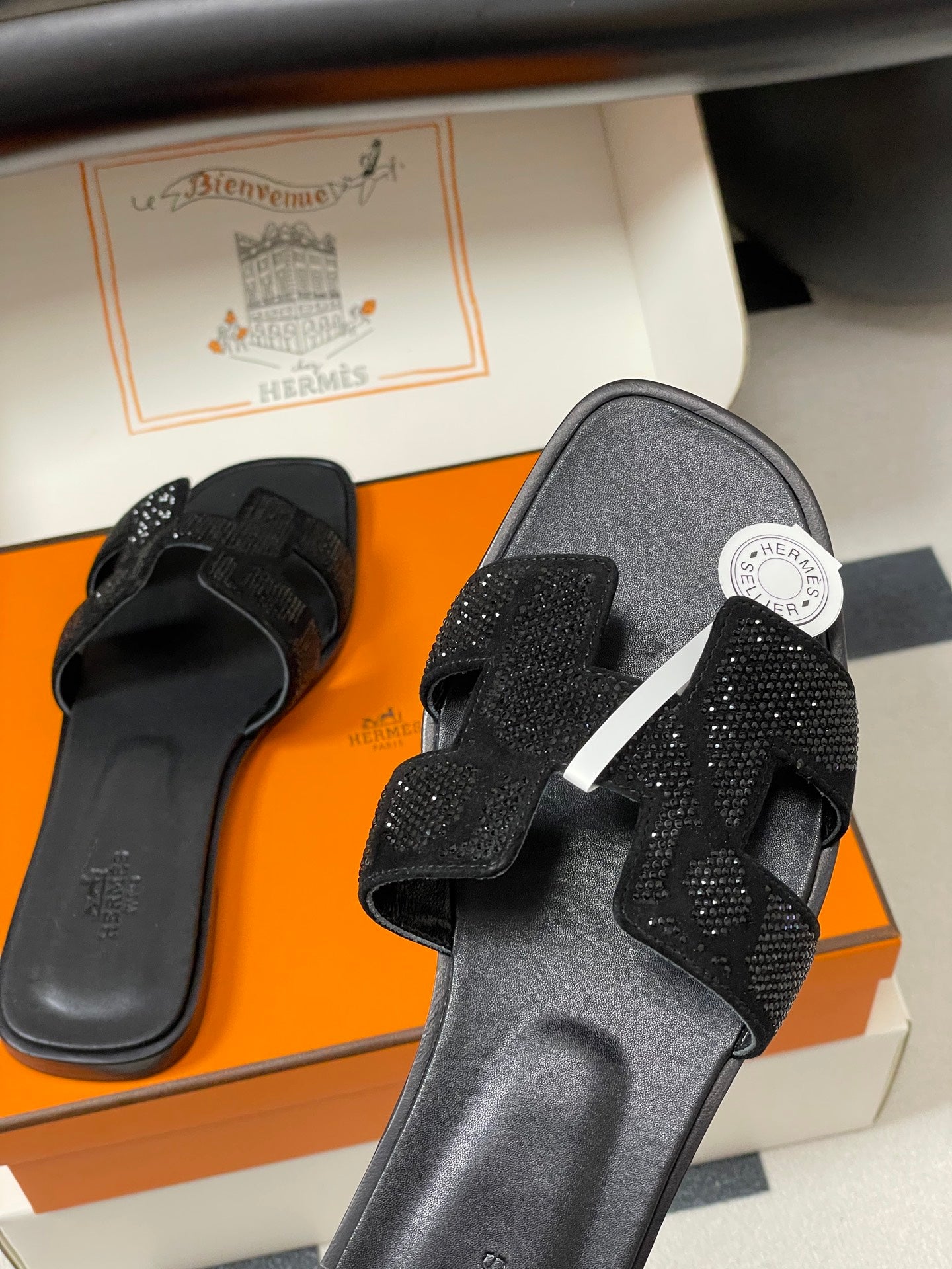 HM 25S ORAN SANDAL IN BLACK LAMBSKIN WITH STONE DETAILS
