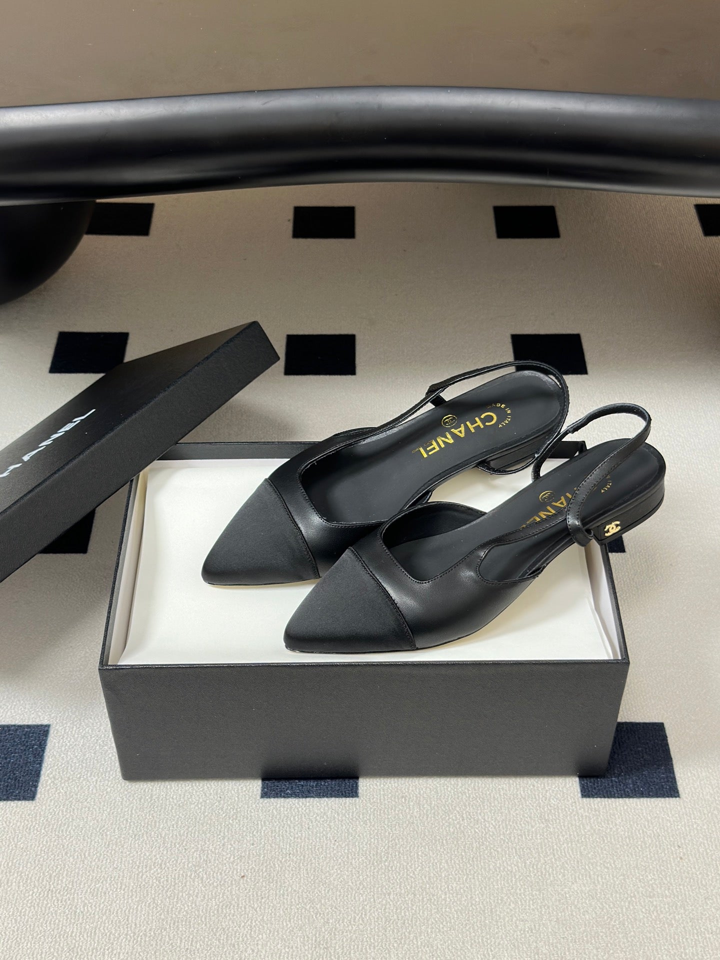 CHANEL 26S POINTED TOE SLINGBACKS IN BLACK LAMBSKIN AND FABRIC