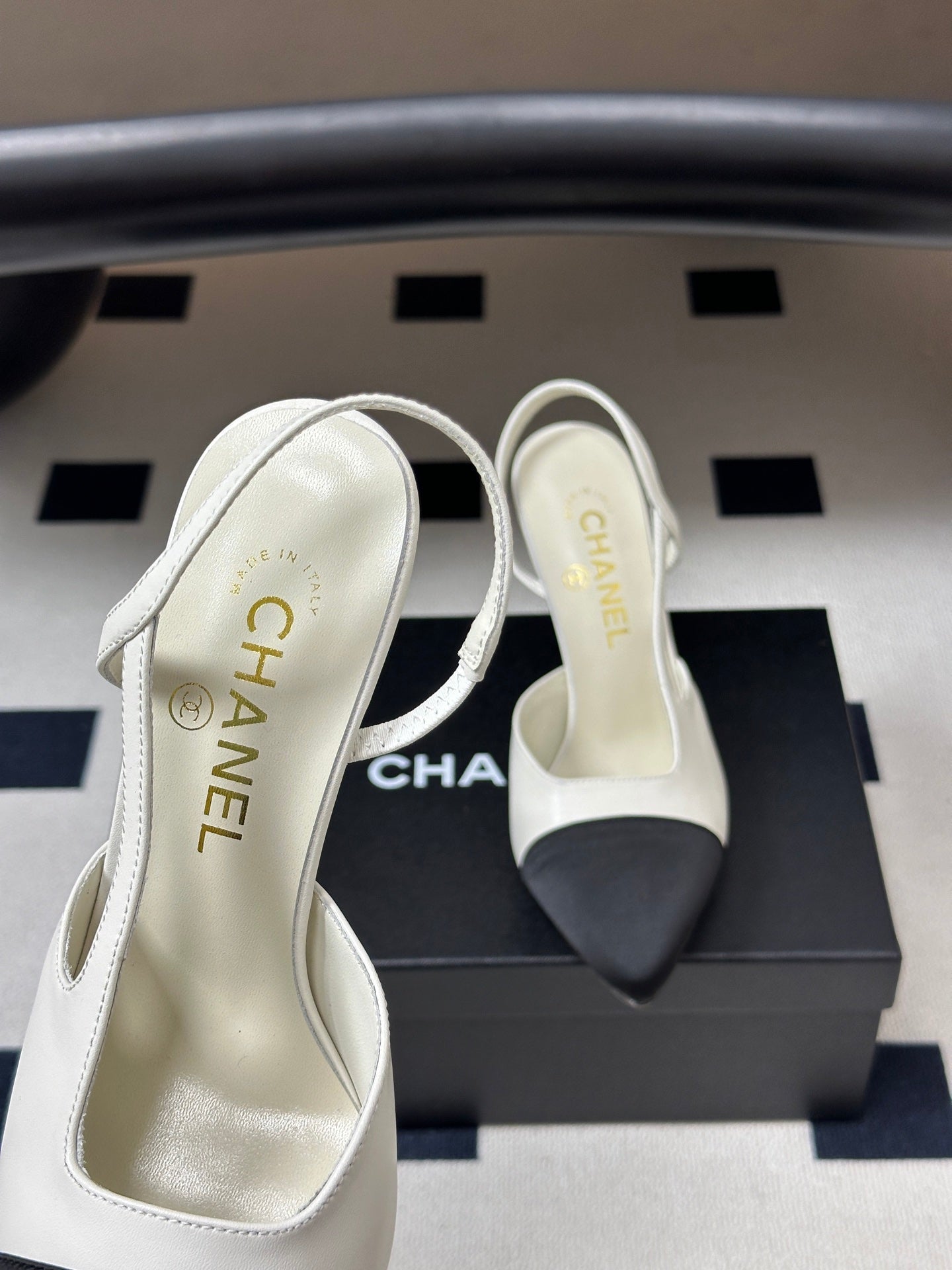 CHANEL 26S POINTED TOE HIGH HEEL SLINGBACKS 85 MM IN BLACK MIX WHITE LAMBSKIN