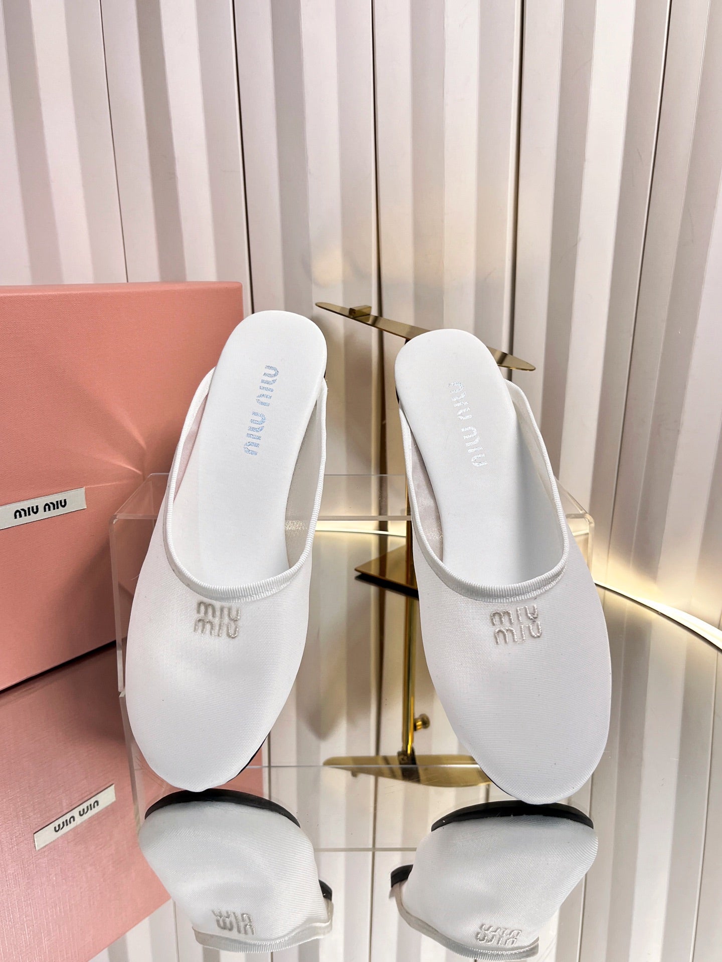 MIUMIU 26S FLAT MULES IN WHITE FABRIC AND LEATHER