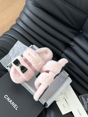 CC DAD SANDAL MULE IN PASTEL PINK FLEECE WITH GOLD HARDWARE