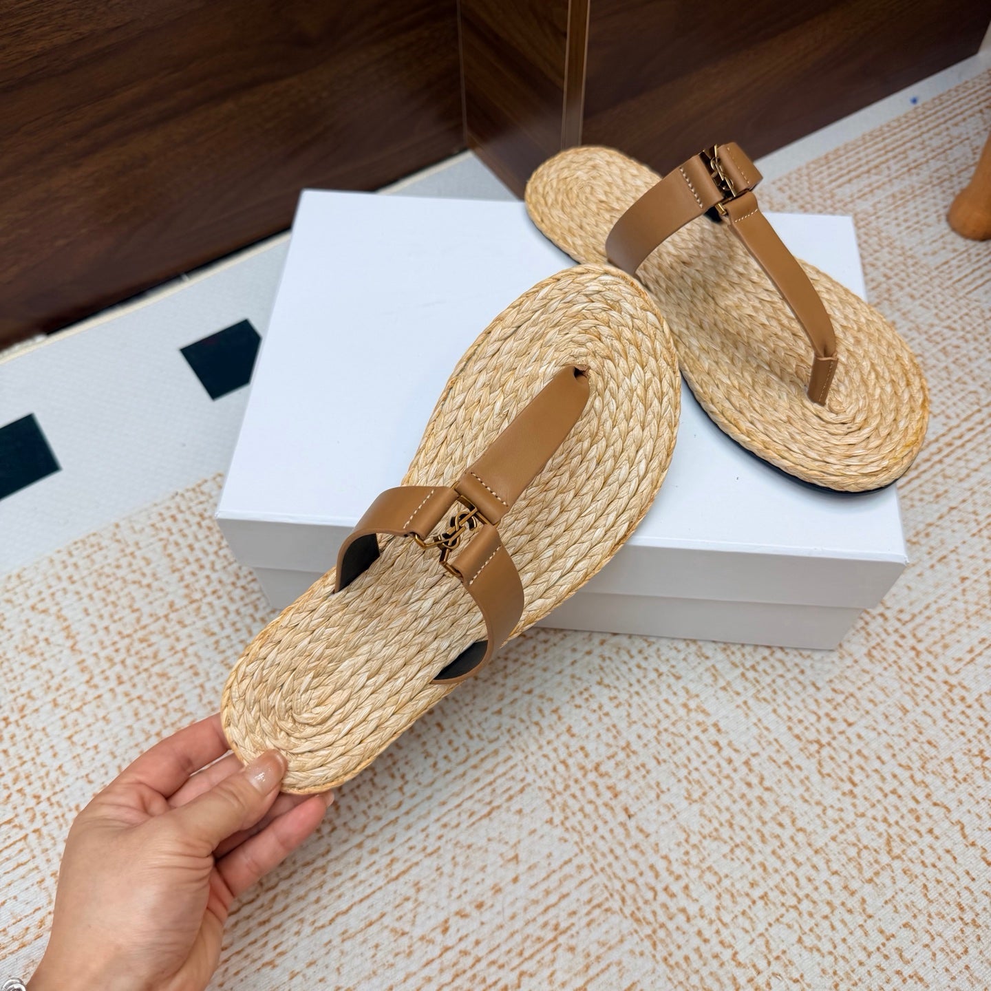 YSL 26S THONG SLIDES IN BEIGE RAFFIA AND LIGHT BROWN CALFSKIN