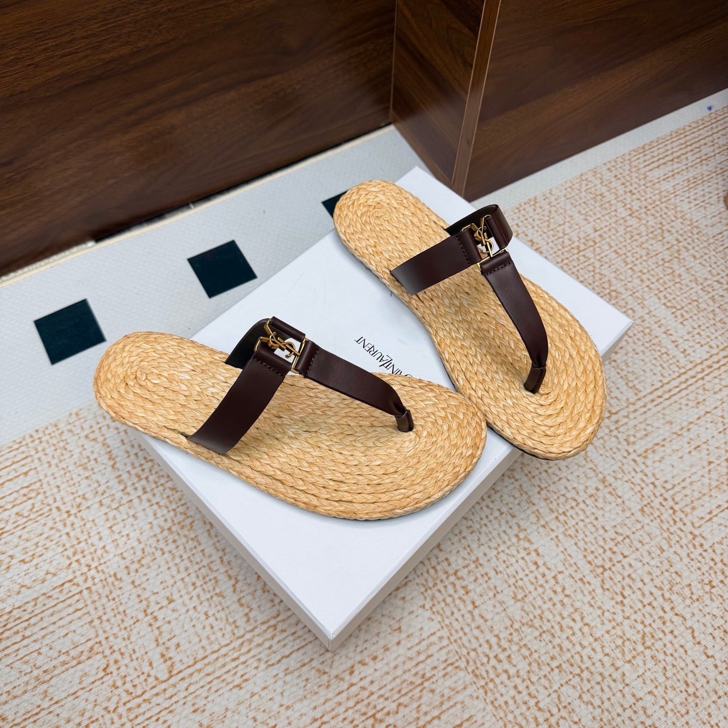 YSL 26S THONG SLIDES IN BEIGE RAFFIA AND DARK BROWN CALFSKIN