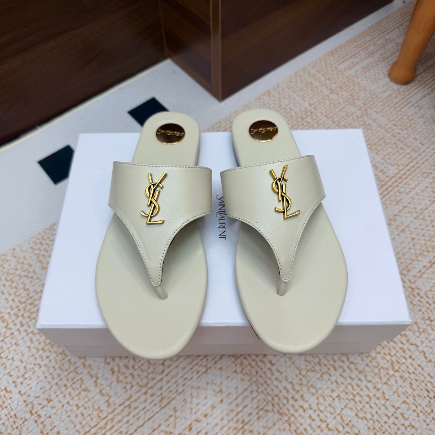 YSL 26S THONG SANDALS IN OFF-WHITE CALFSKIN