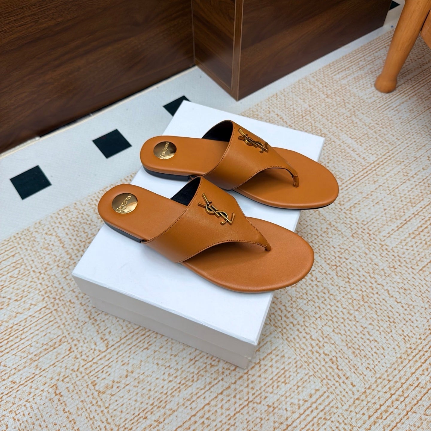 YSL 26S THONG SANDALS IN LIGHT BROWN CALFSKIN