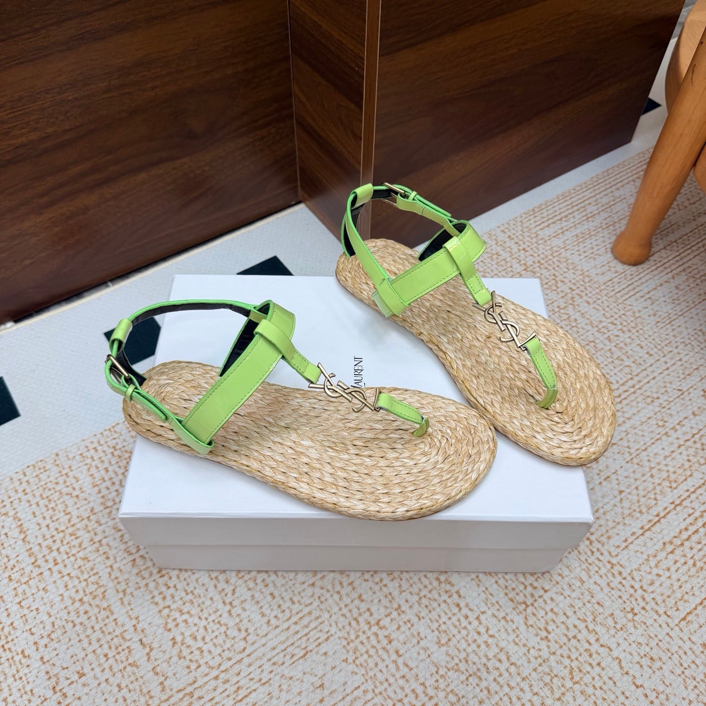 YSL 26S THONG SANDALS IN BEIGE RAFFIA AND LIGHT GREEN GLOSSY CALFSKIN