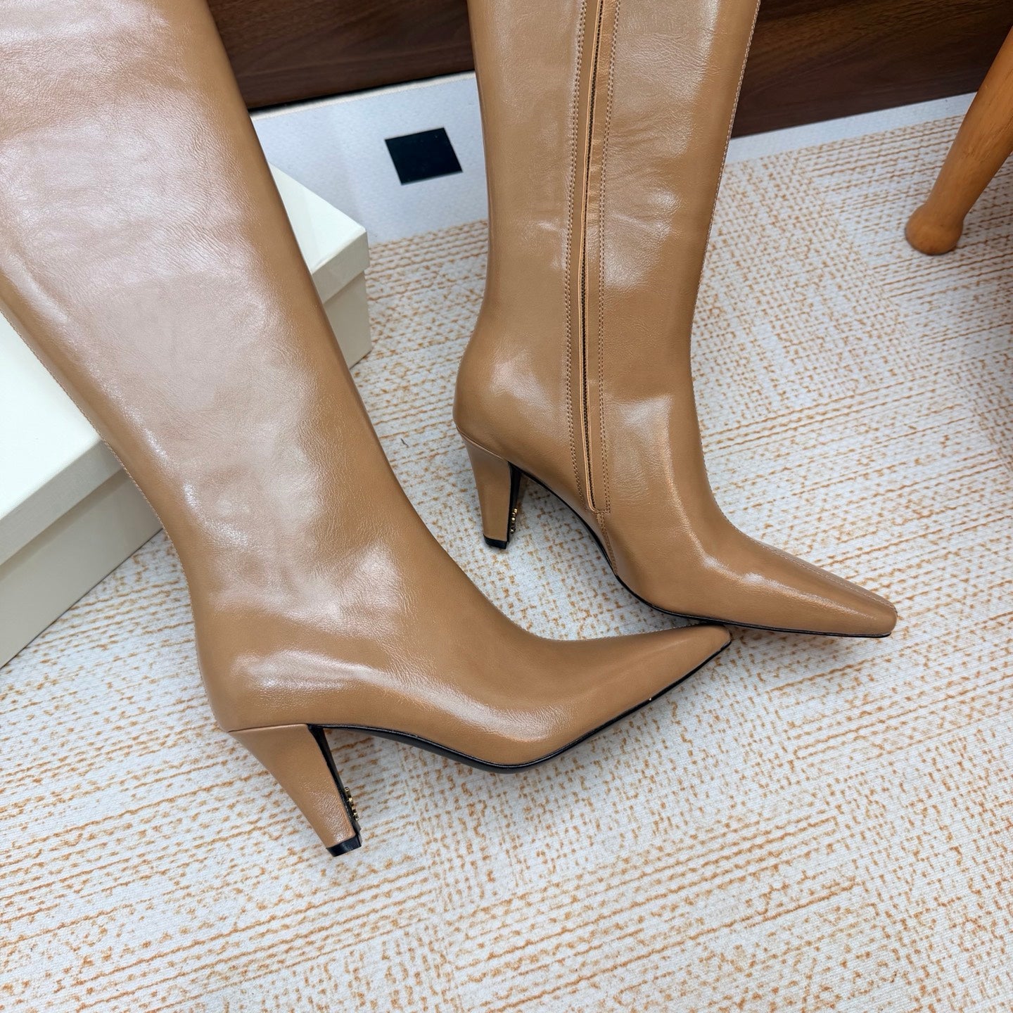 YSL 26S KNEE-HIGH BOOTS 70 MM IN CAMEL BROWN CALFSKIN
