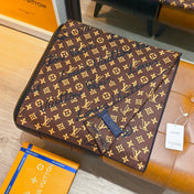 LV 26S SCARF 90 IN SILK 315070