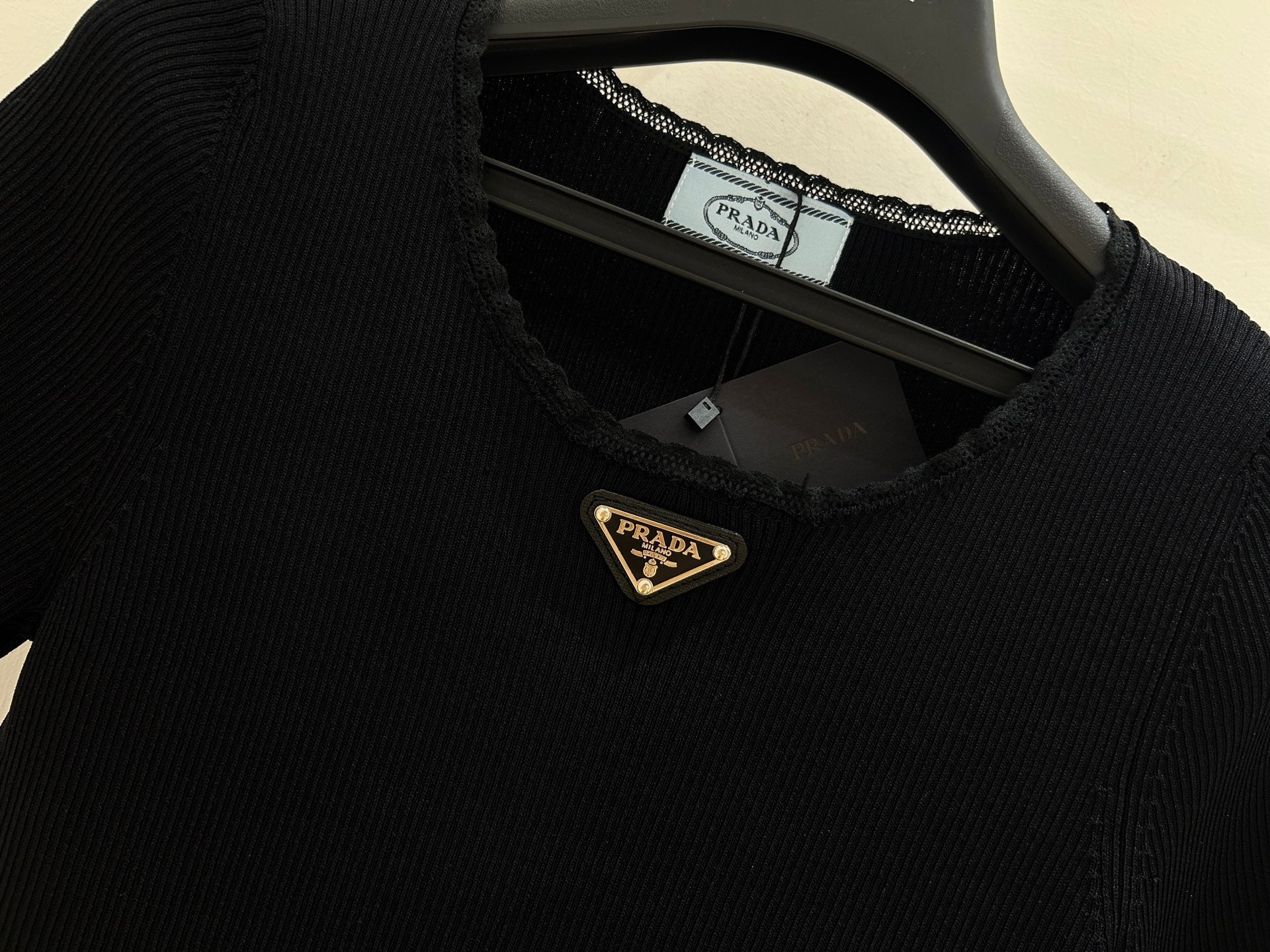 PRADA 26S SHORT-SLEEVE KNIT TOP 973