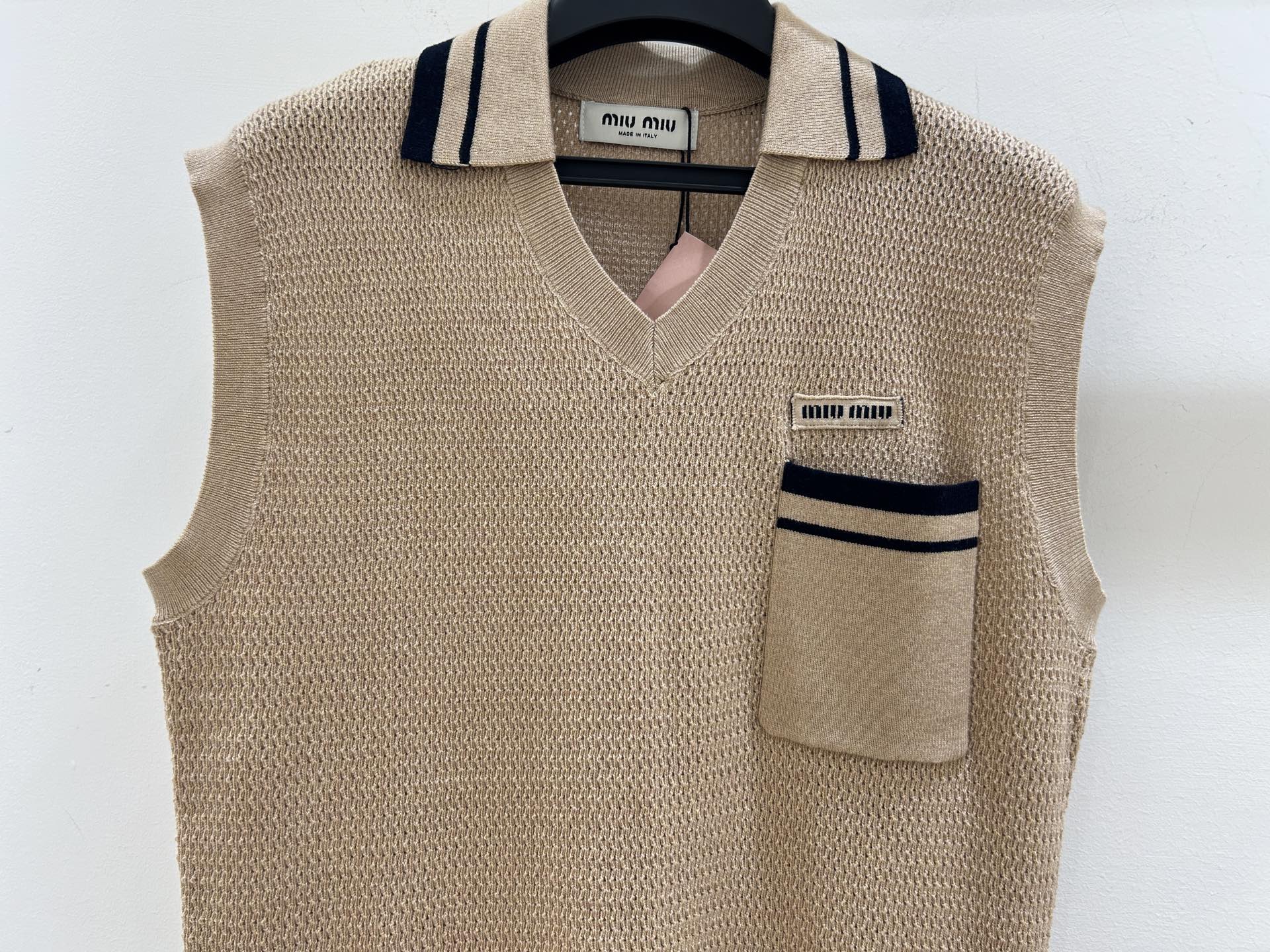 MIUMIU 26S SLEEVELESS KNIT POLO TOP 1415