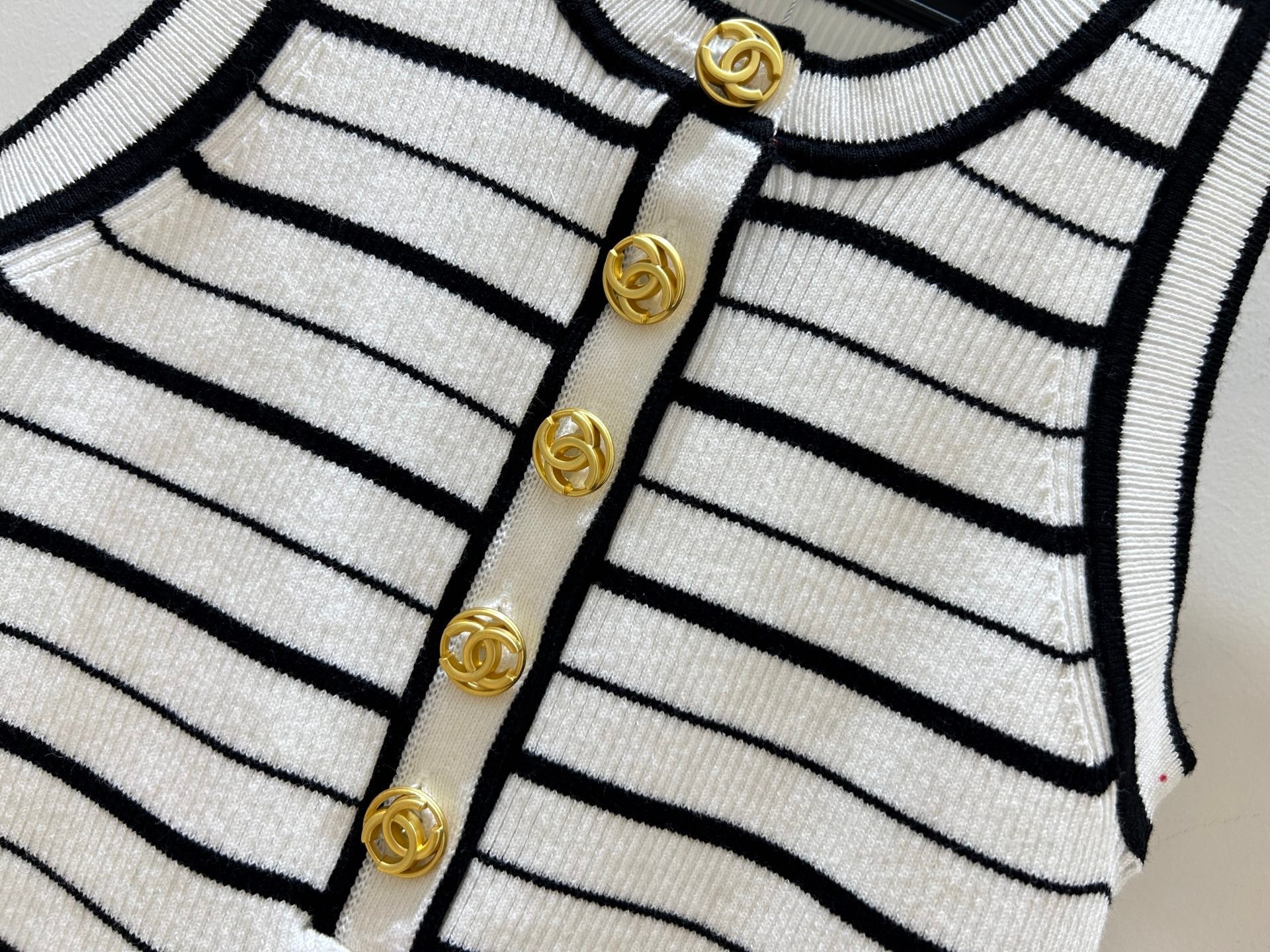 CHANEL 26S SLEEVELESS KNIT TOP 1614
