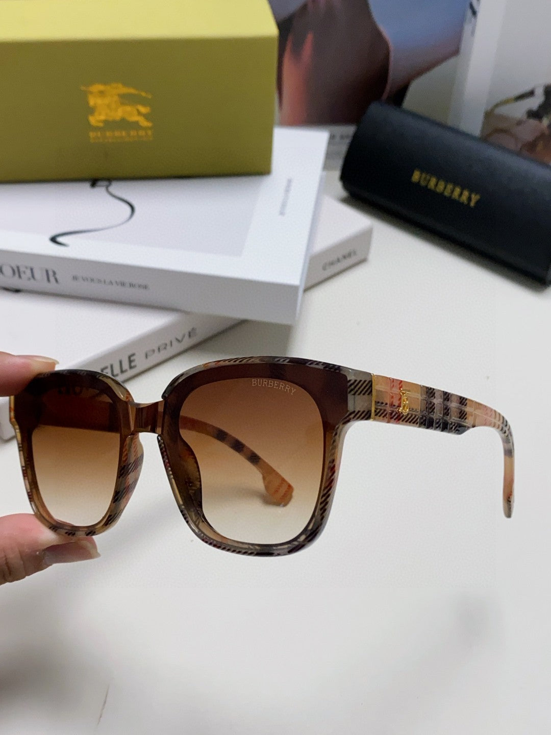 BURBERRY 26S SQUARE FRAME IN ACETATE 408175