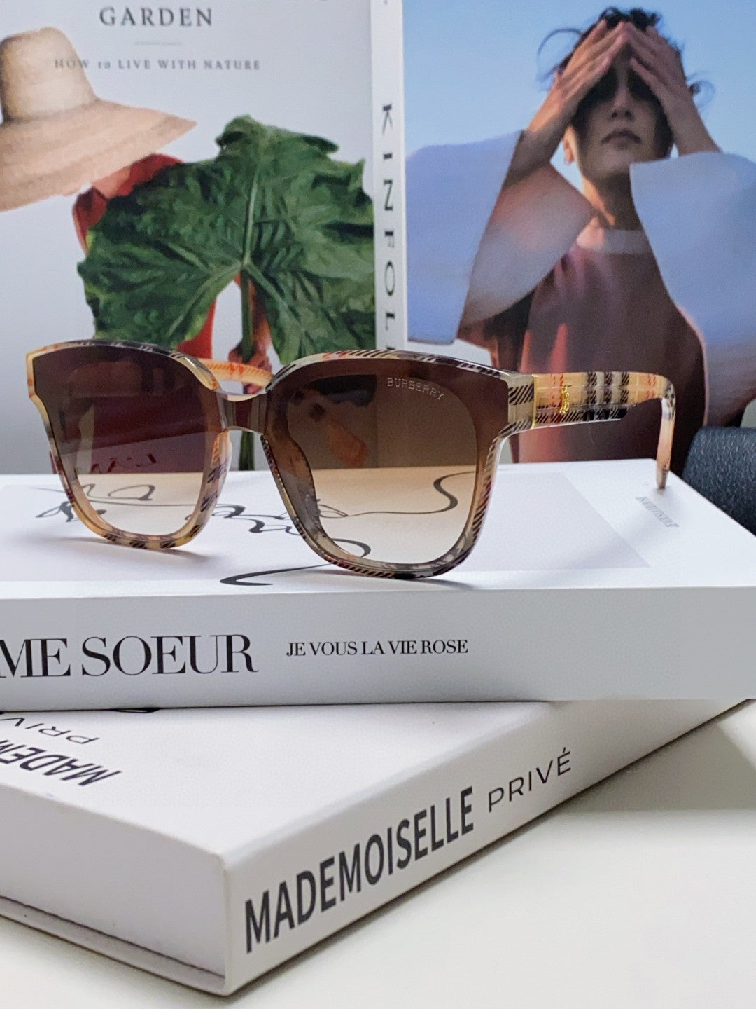 BURBERRY 26S SQUARE FRAME IN ACETATE 408175